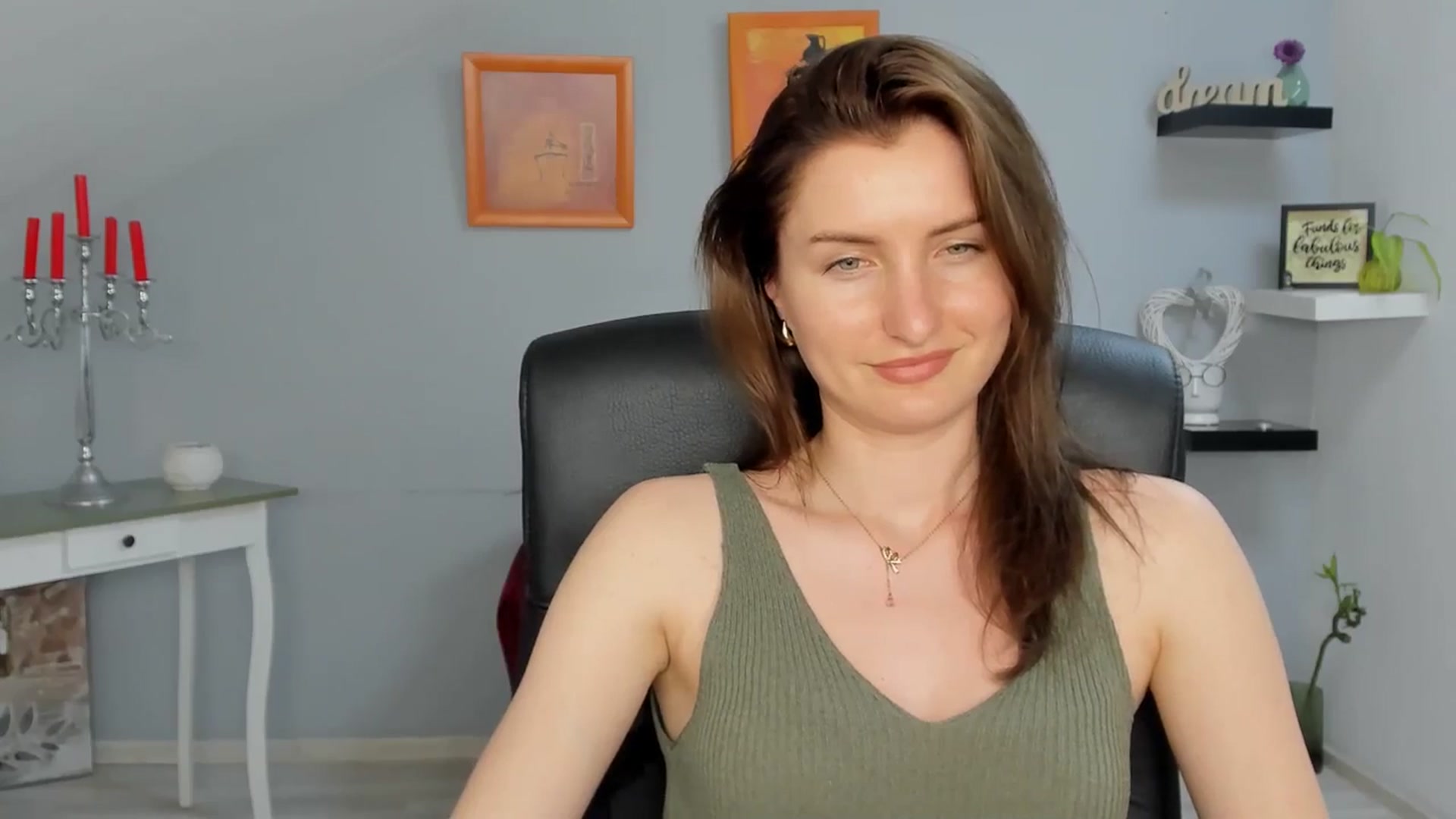 Gallery image thumbnail from EmilysBack's myfreecams stream on, 06/09/2025, 18:45 image 18 of 20
