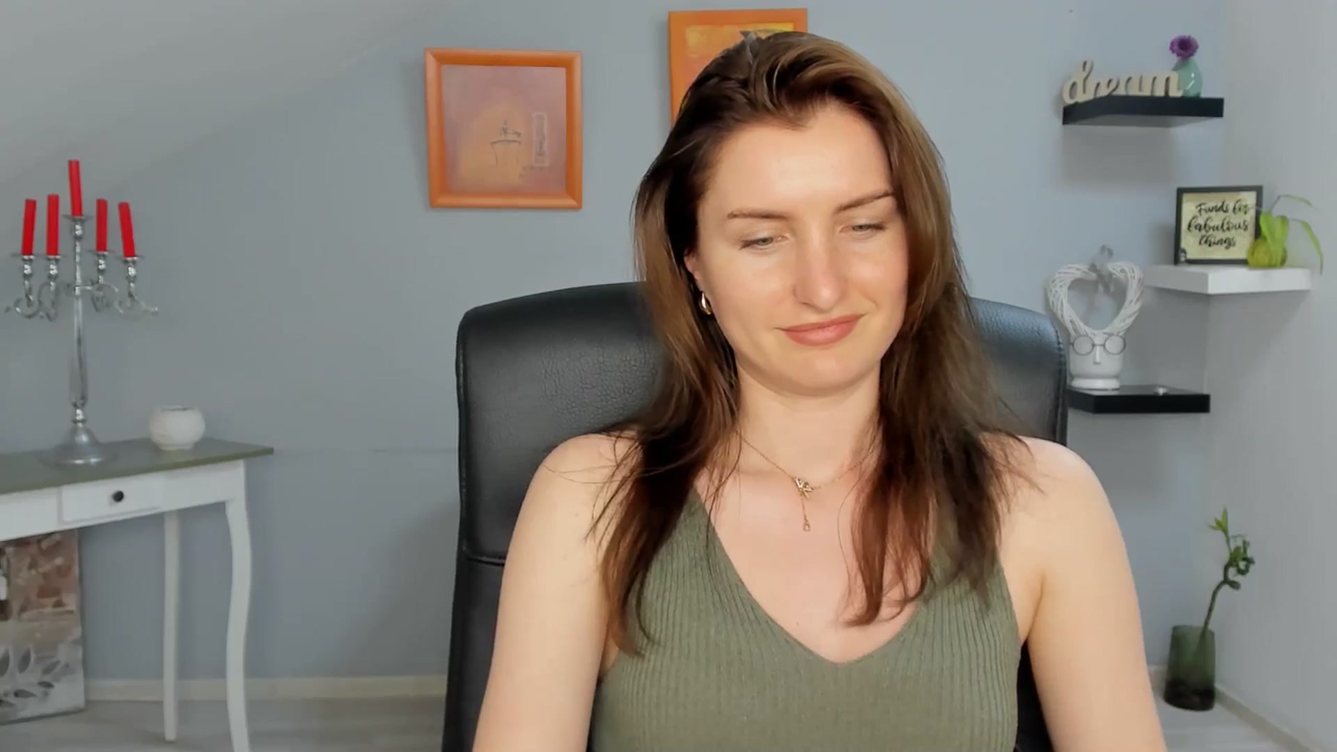 Gallery image thumbnail from EmilysBack's myfreecams stream on, 06/09/2025, 18:45 image 15 of 20