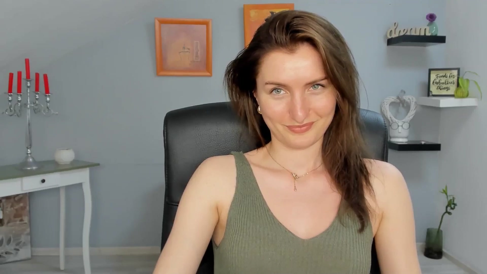 Gallery image thumbnail from EmilysBack's myfreecams stream on, 06/09/2025, 18:45 image 16 of 20