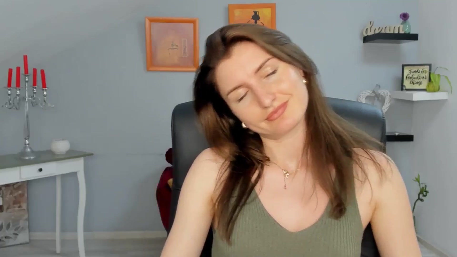 Gallery image thumbnail from EmilysBack's myfreecams stream on, 06/09/2025, 18:45 image 8 of 20