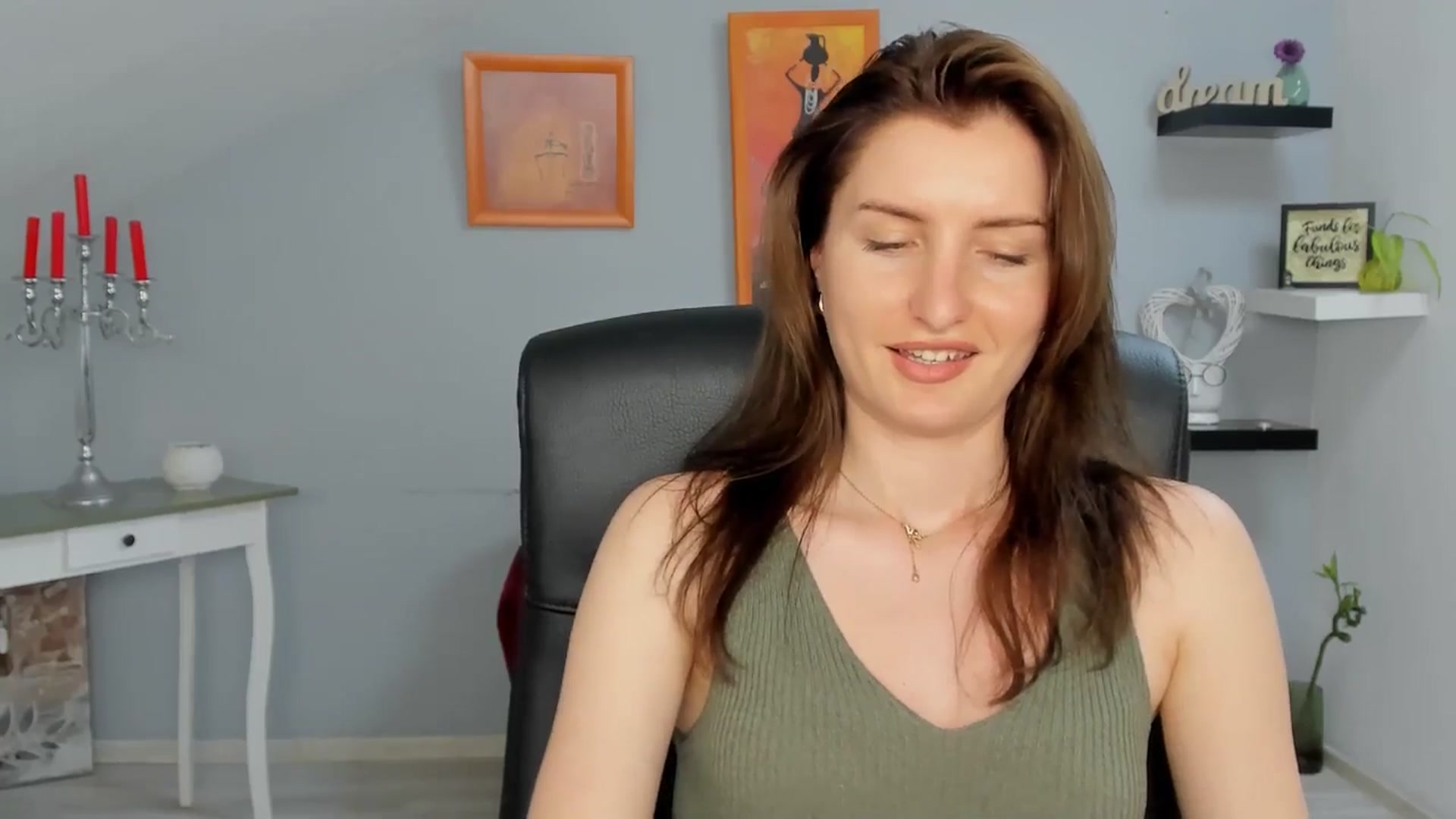 Gallery image thumbnail from EmilysBack's myfreecams stream on, 06/09/2025, 18:45 image 14 of 20
