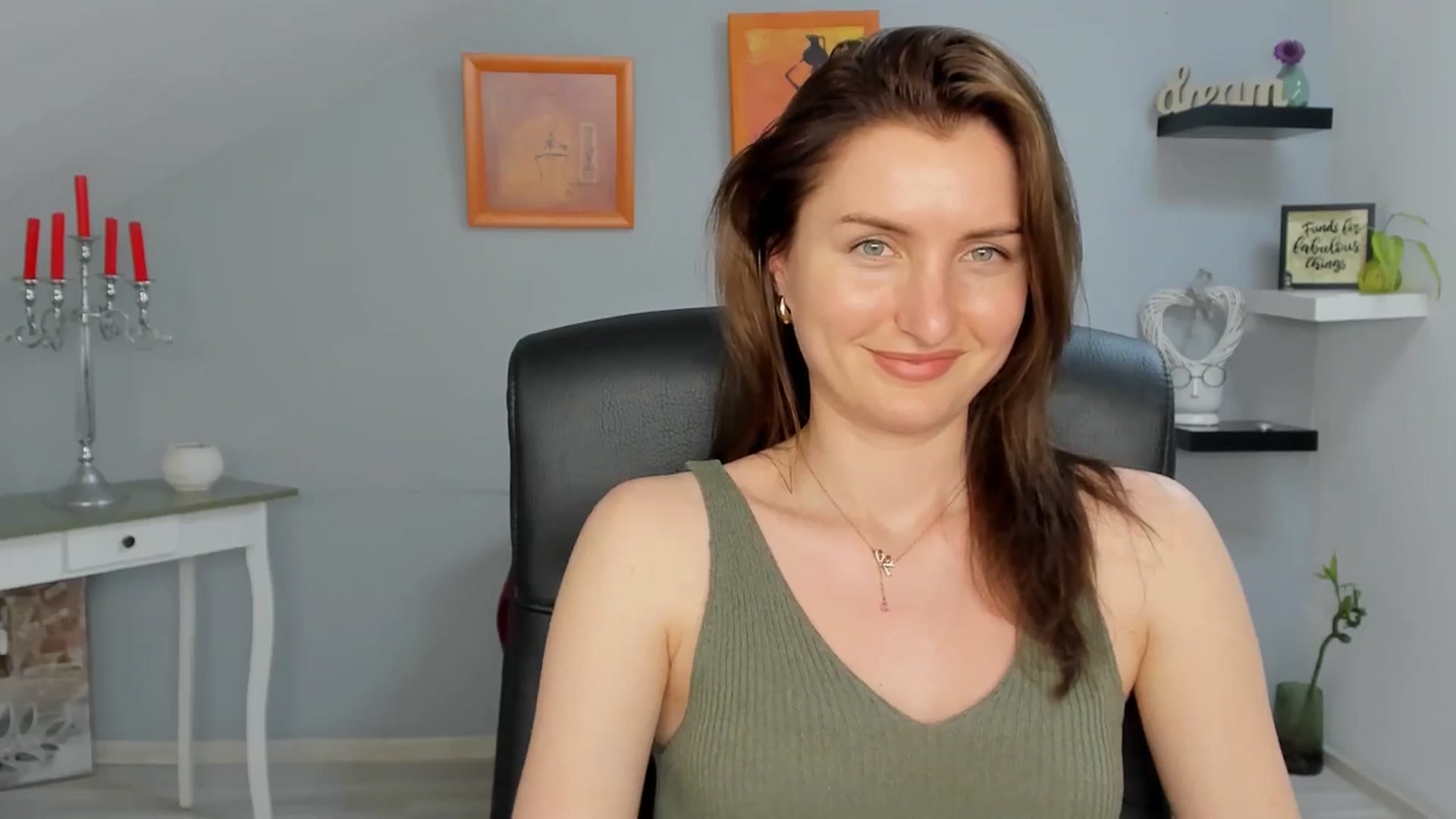 Gallery image thumbnail from EmilysBack's myfreecams stream on, 06/09/2025, 18:45 image 17 of 20