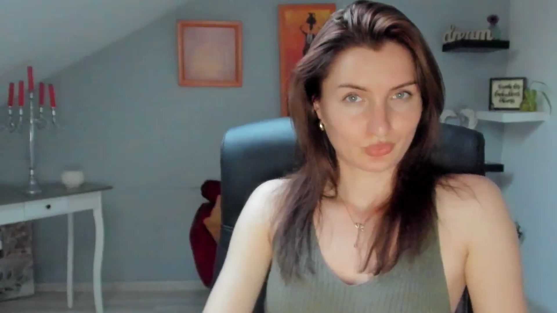 Gallery image thumbnail from EmilysBack's myfreecams stream on, 06/09/2025, 18:45 image 2 of 20