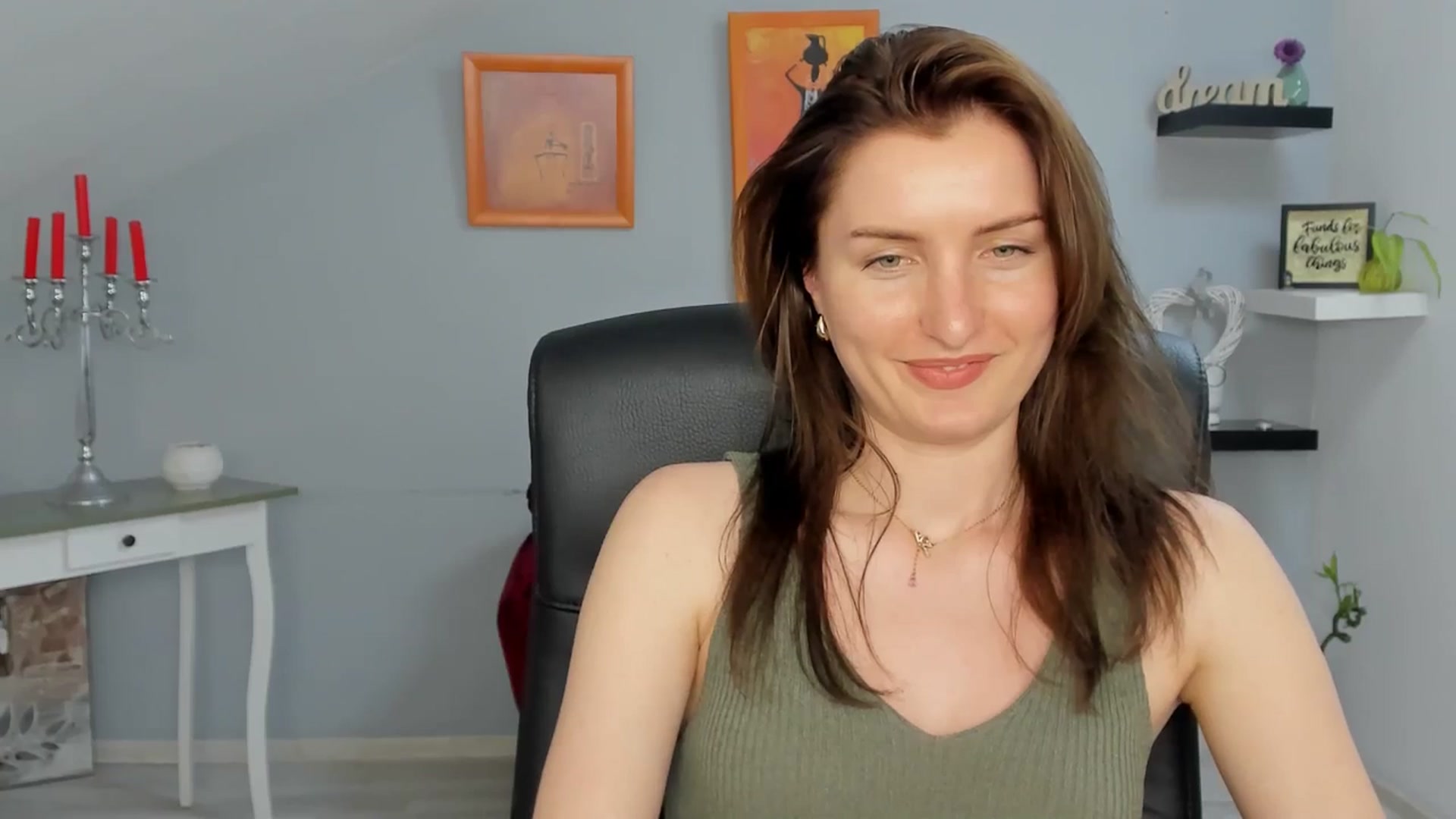 Gallery image thumbnail from EmilysBack's myfreecams stream on, 06/09/2025, 18:45 image 13 of 20