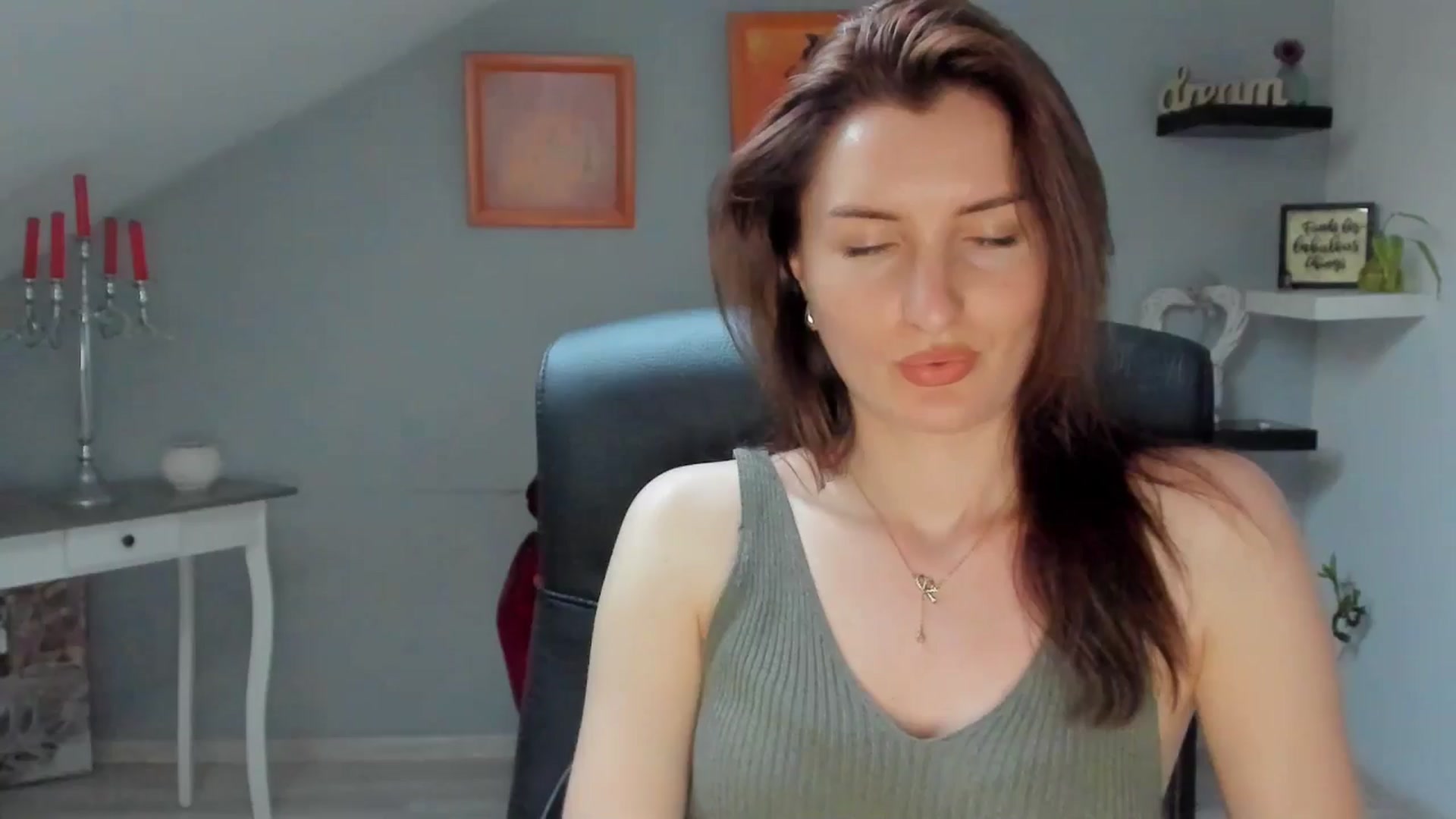 Gallery image thumbnail from EmilysBack's myfreecams stream on, 06/09/2025, 18:45 image 1 of 20