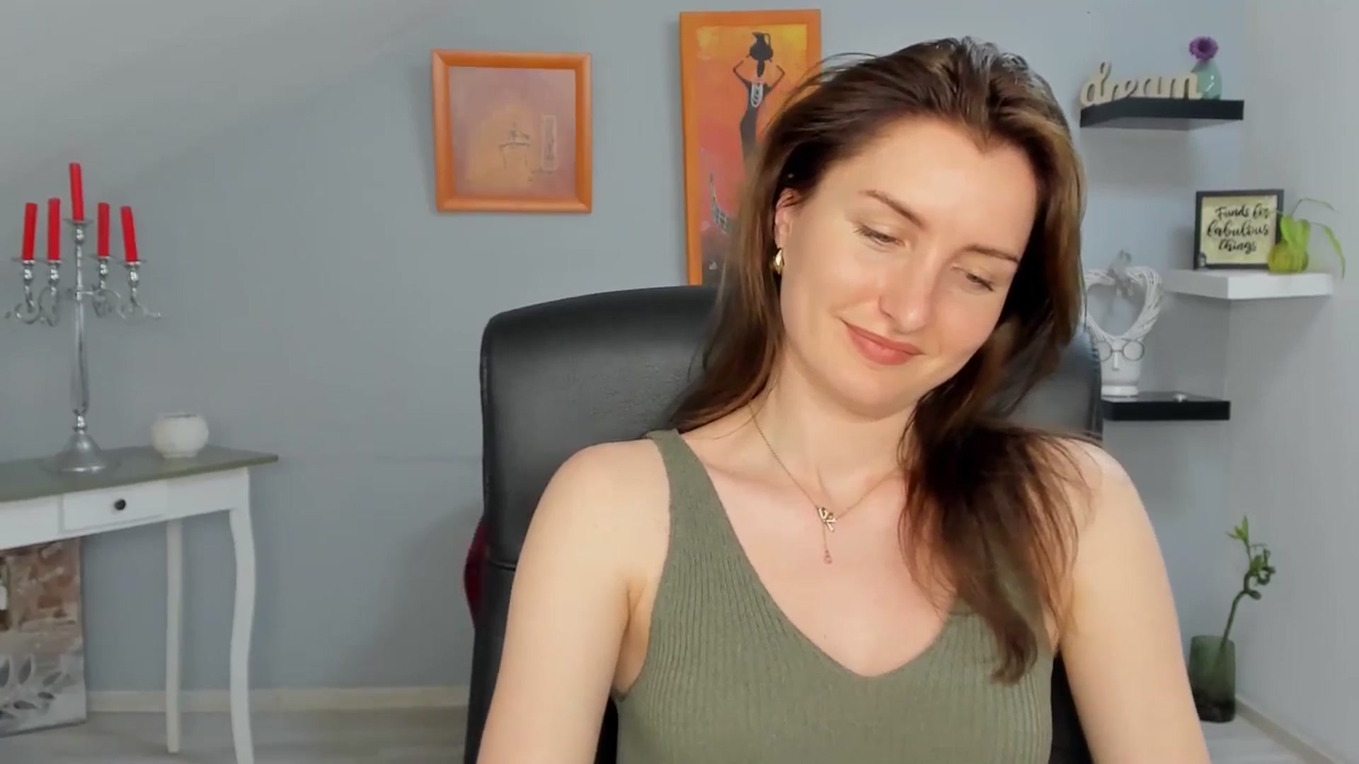 Gallery image thumbnail from EmilysBack's myfreecams stream on, 06/09/2025, 18:45 image 19 of 20
