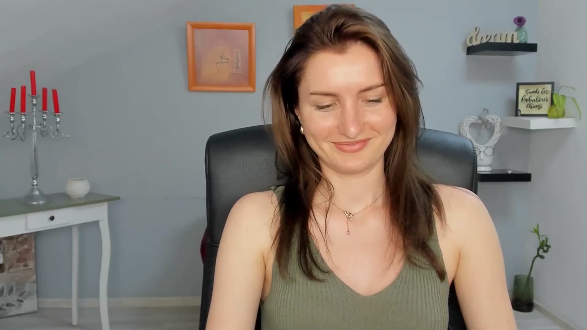 Gallery image thumbnail from EmilysBack's myfreecams stream on, 06/09/2025, 18:45 image 12 of 20