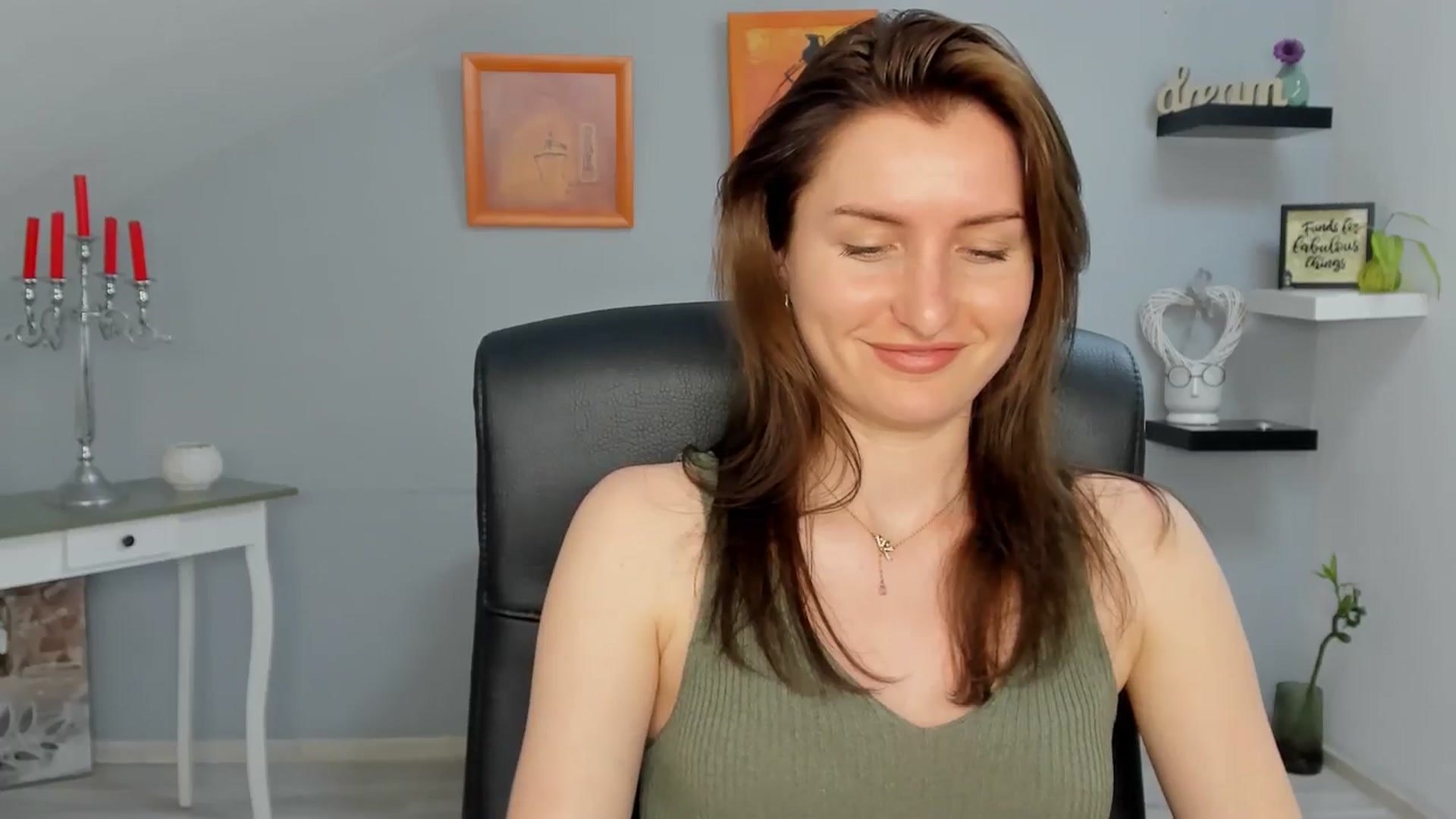 Gallery image thumbnail from EmilysBack's myfreecams stream on, 06/09/2025, 18:45 image 9 of 20