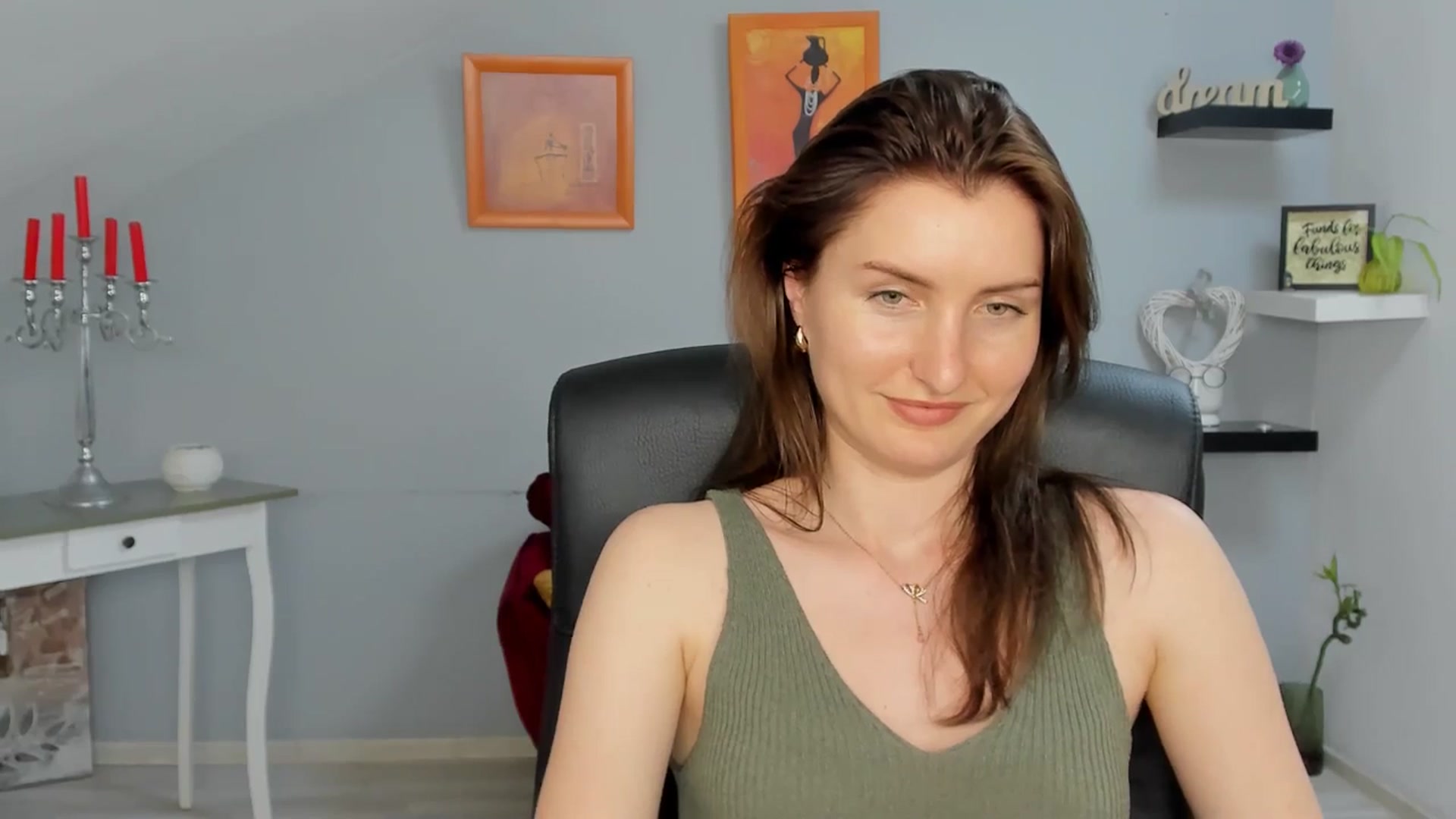Gallery image thumbnail from EmilysBack's myfreecams stream on, 06/09/2025, 19:03 image 11 of 20
