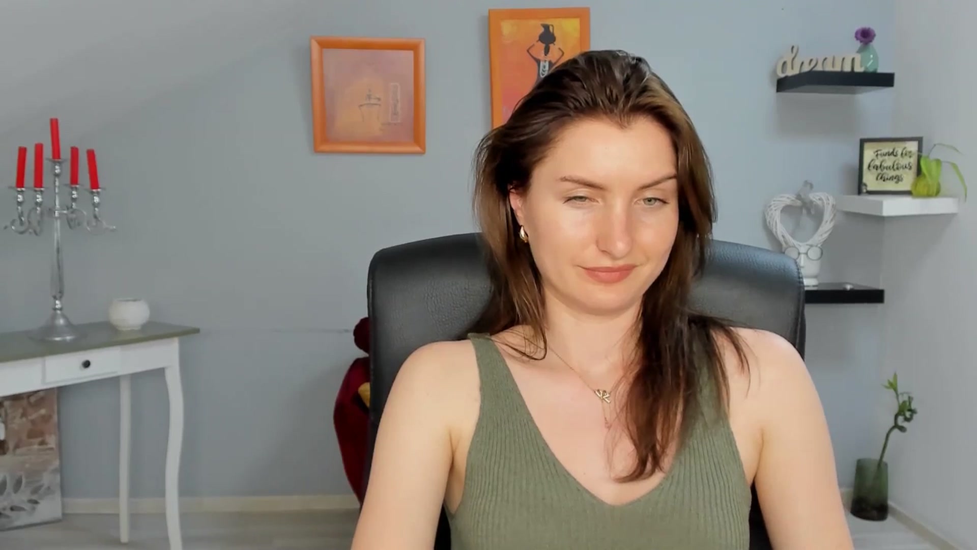 Gallery image thumbnail from EmilysBack's myfreecams stream on, 06/09/2025, 19:03 image 12 of 20