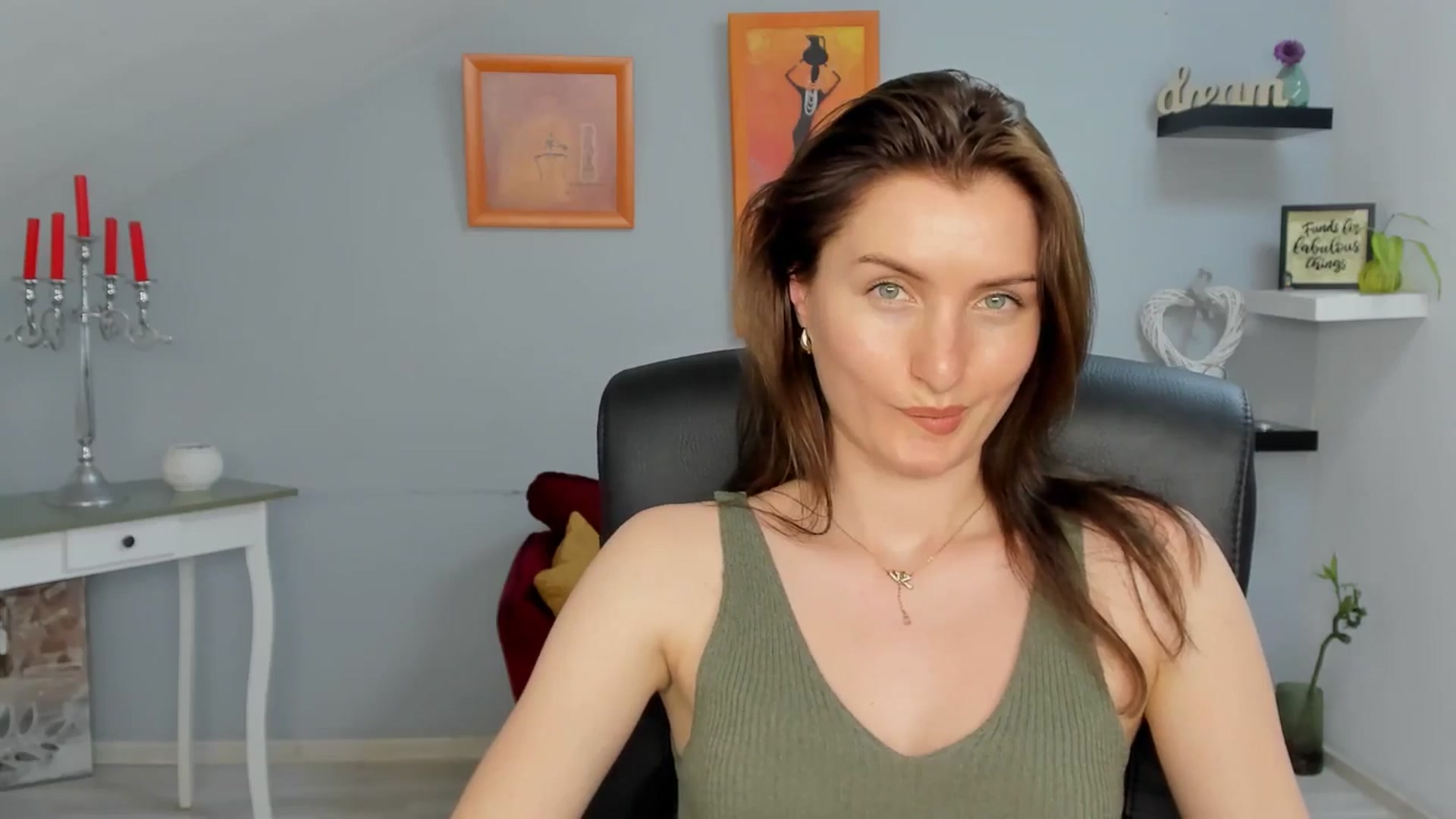 Gallery image thumbnail from EmilysBack's myfreecams stream on, 06/09/2025, 19:03 image 19 of 20