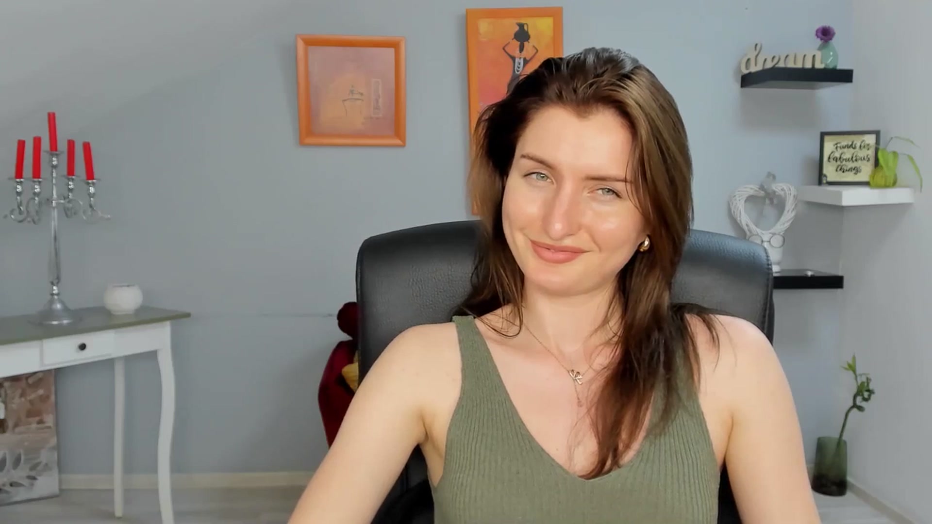 Gallery image thumbnail from EmilysBack's myfreecams stream on, 06/09/2025, 19:03 image 15 of 20