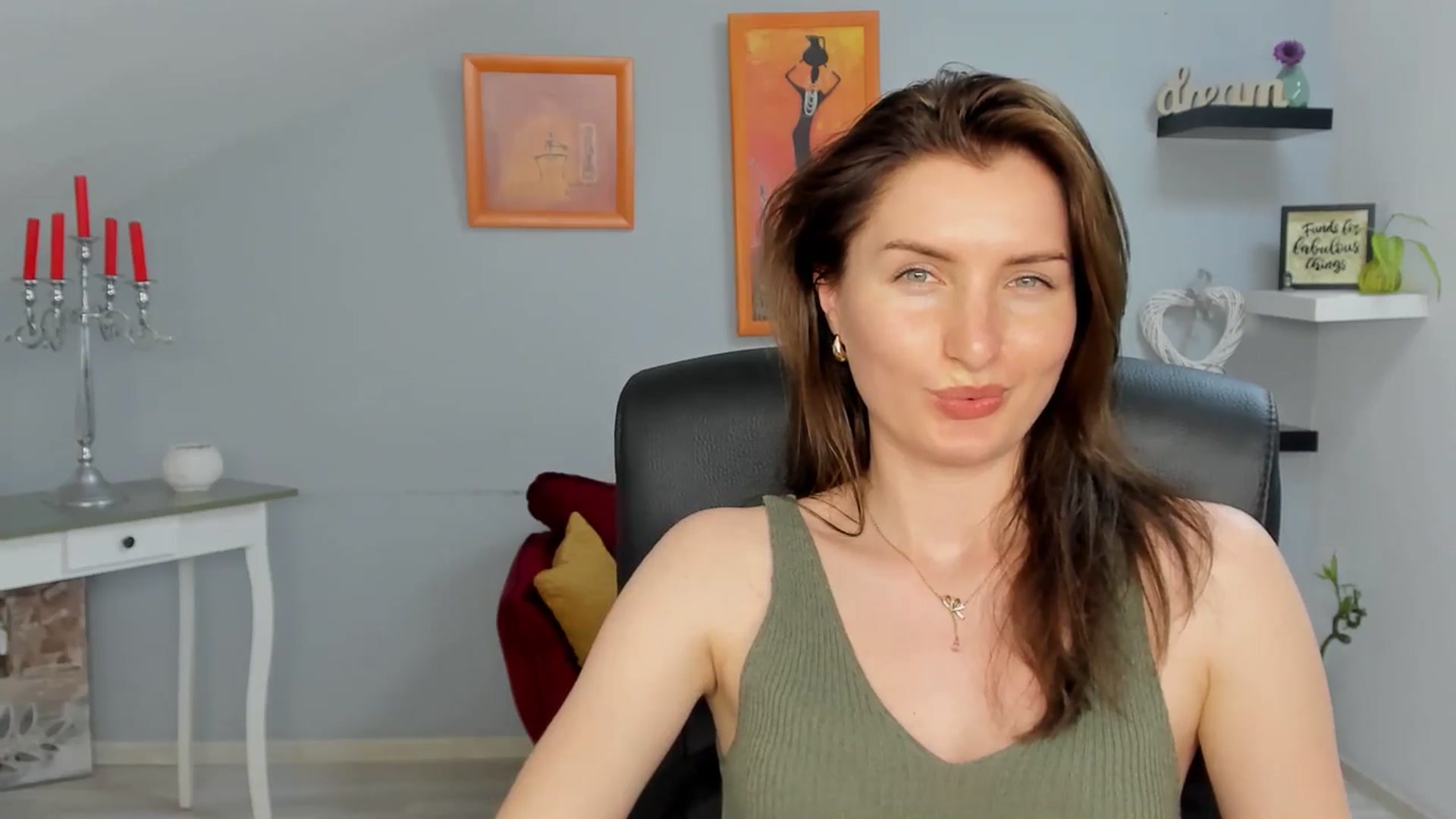 Gallery image thumbnail from EmilysBack's myfreecams stream on, 06/09/2025, 19:03 image 8 of 20