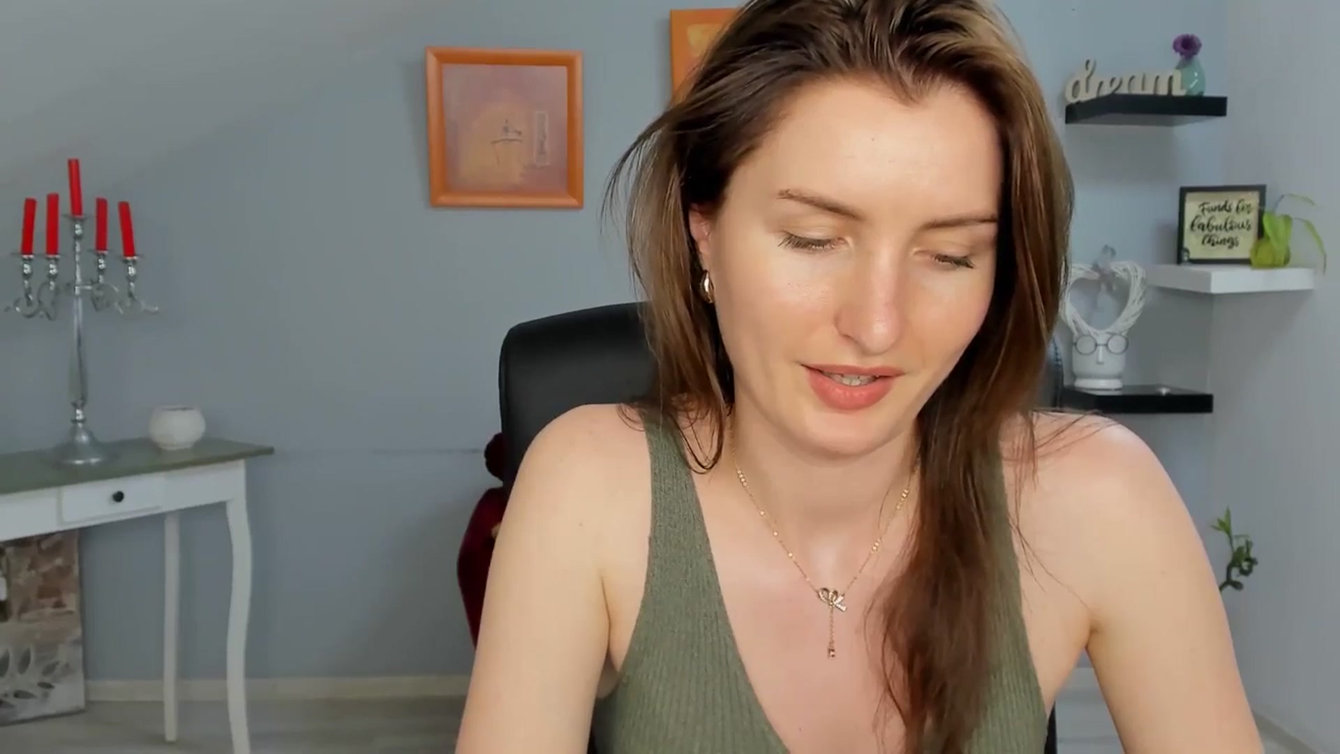 Gallery image thumbnail from EmilysBack's myfreecams stream on, 06/09/2025, 19:03 image 3 of 20