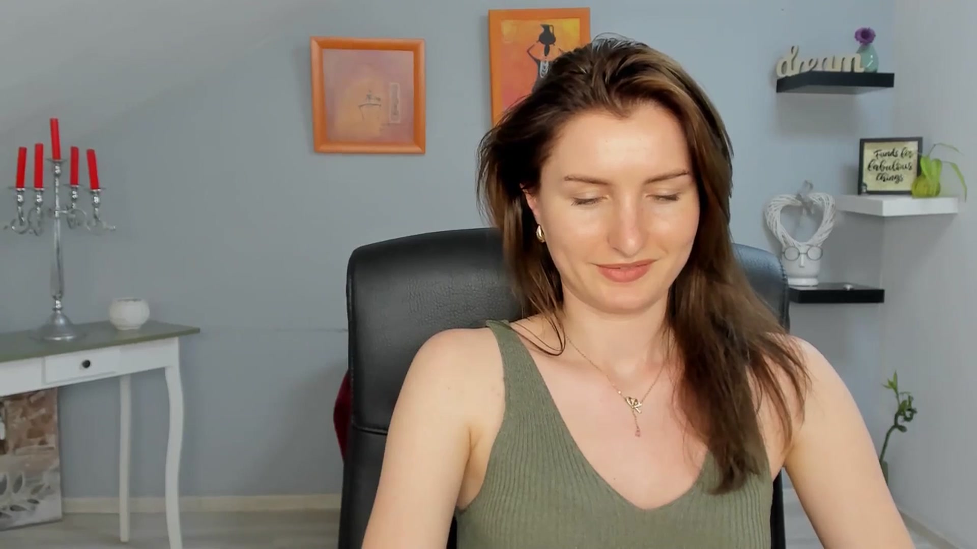 Gallery image thumbnail from EmilysBack's myfreecams stream on, 06/09/2025, 19:03 image 6 of 20