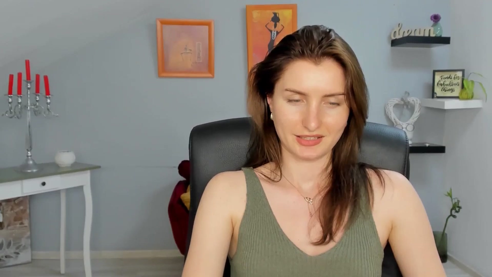 Gallery image thumbnail from EmilysBack's myfreecams stream on, 06/09/2025, 19:03 image 16 of 20