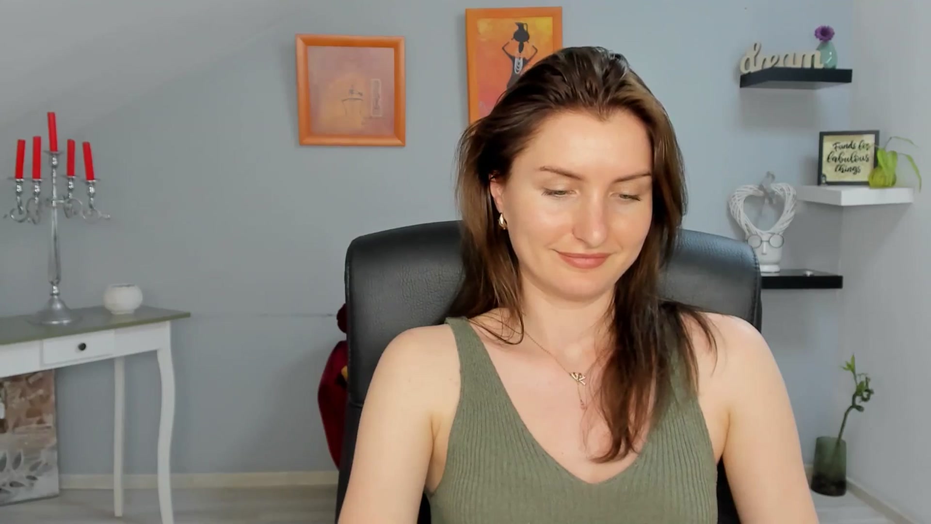 Gallery image thumbnail from EmilysBack's myfreecams stream on, 06/09/2025, 19:03 image 13 of 20