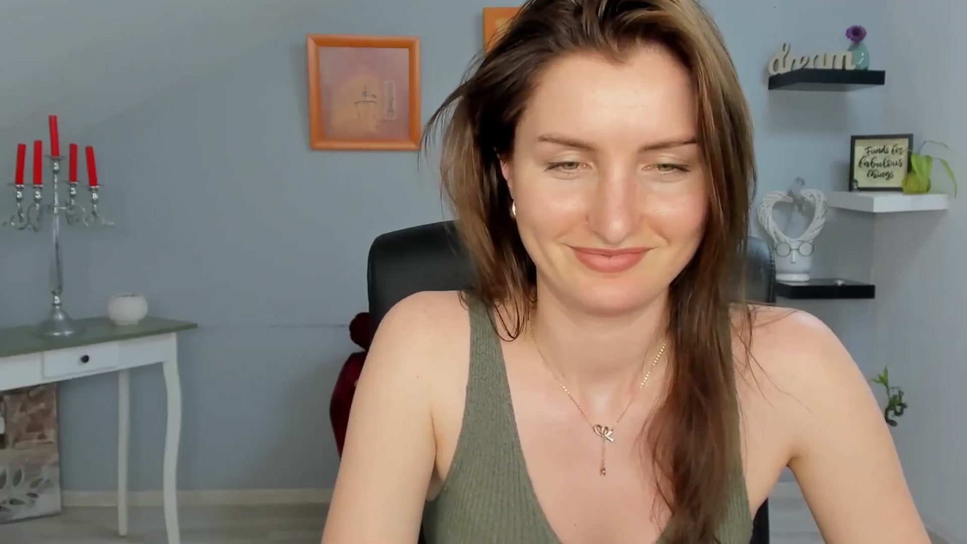 Gallery image thumbnail from EmilysBack's myfreecams stream on, 06/09/2025, 19:03 image 2 of 20