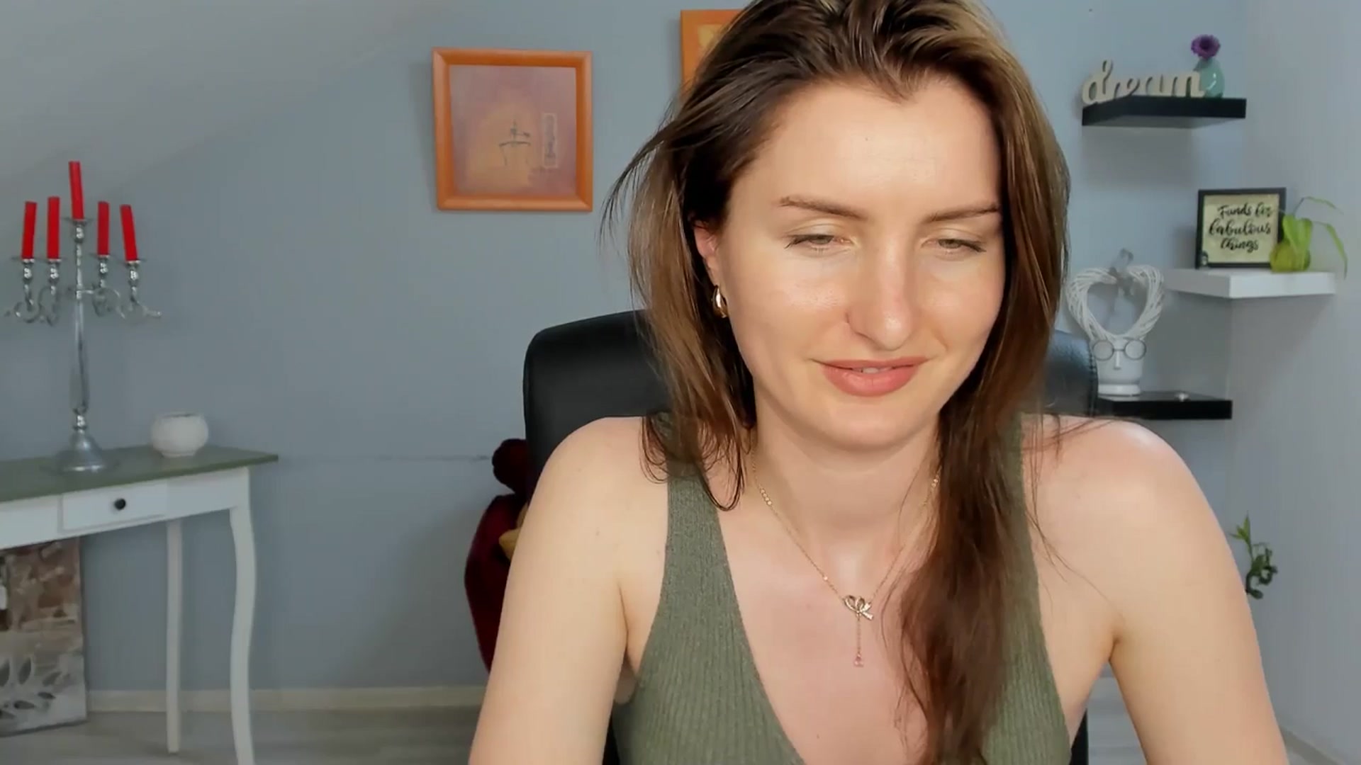 Gallery image thumbnail from EmilysBack's myfreecams stream on, 06/09/2025, 19:03 image 4 of 20
