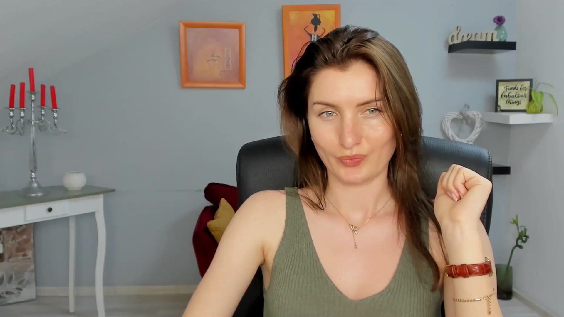 Gallery image thumbnail from EmilysBack's myfreecams stream on, 06/09/2025, 19:03 image 20 of 20