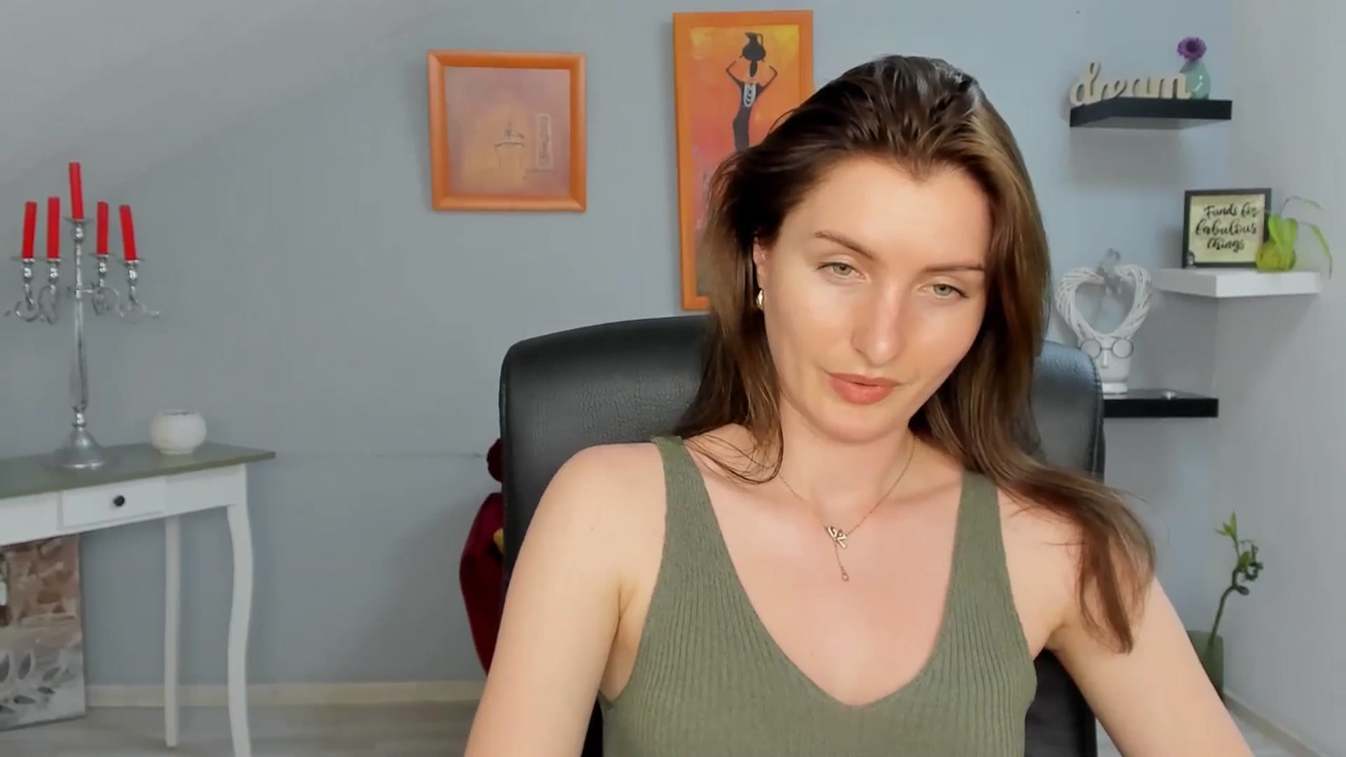 Gallery image thumbnail from EmilysBack's myfreecams stream on, 06/09/2025, 19:03 image 17 of 20