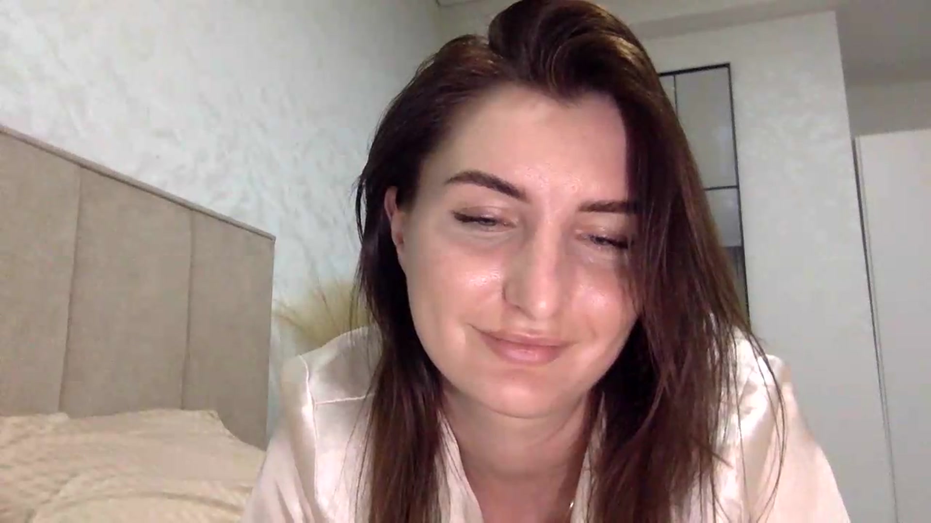 Gallery image thumbnail from EmilysBack's myfreecams stream on, 05/27/2026, 01:18 image 17 of 20