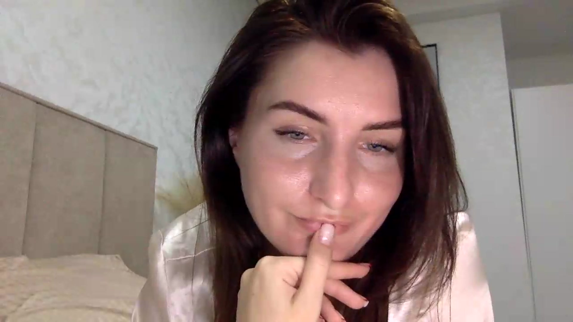 Gallery image thumbnail from EmilysBack's myfreecams stream on, 05/27/2026, 01:18 image 4 of 20
