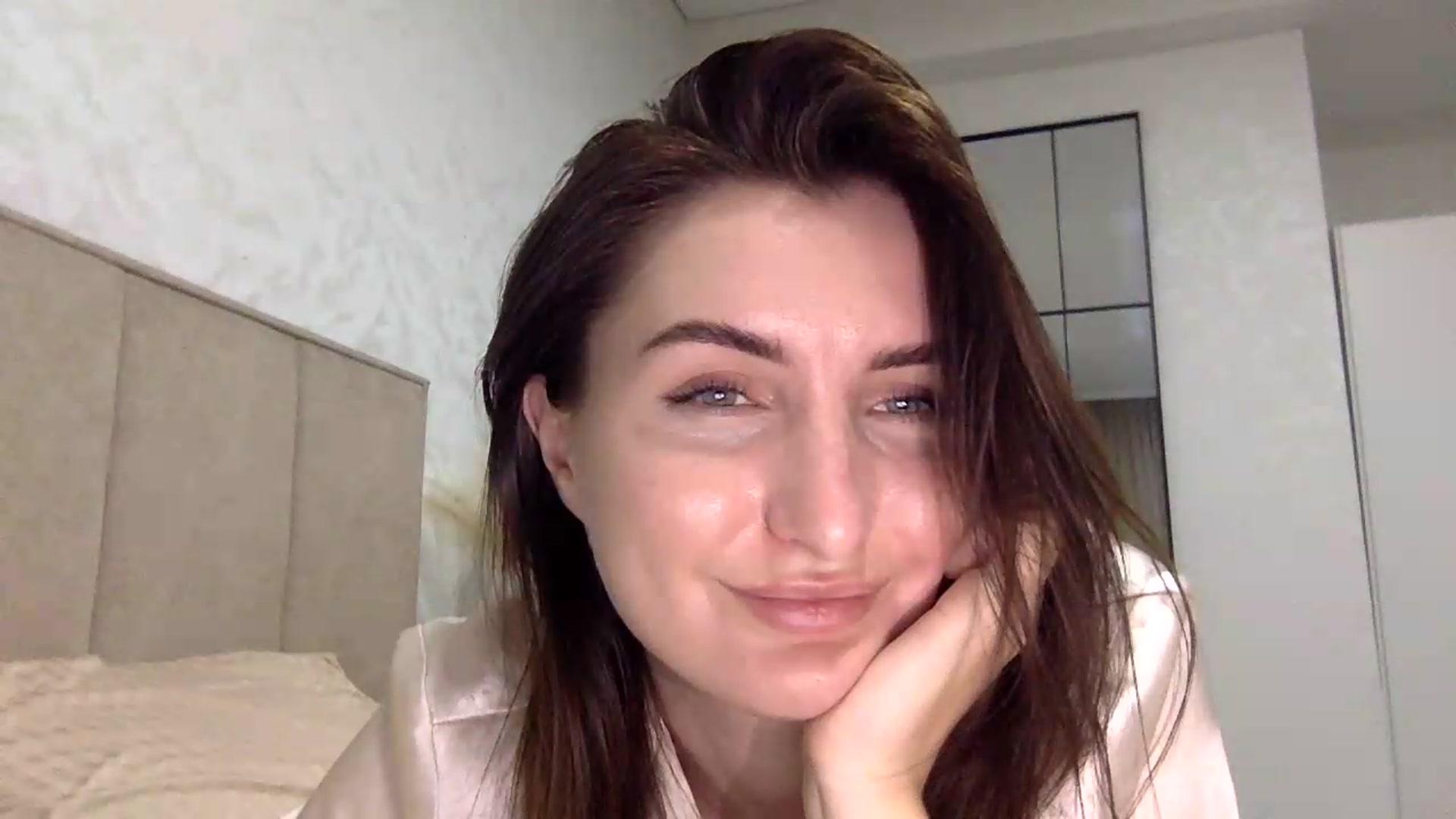 Gallery image thumbnail from EmilysBack's myfreecams stream on, 05/27/2026, 01:18 image 16 of 20