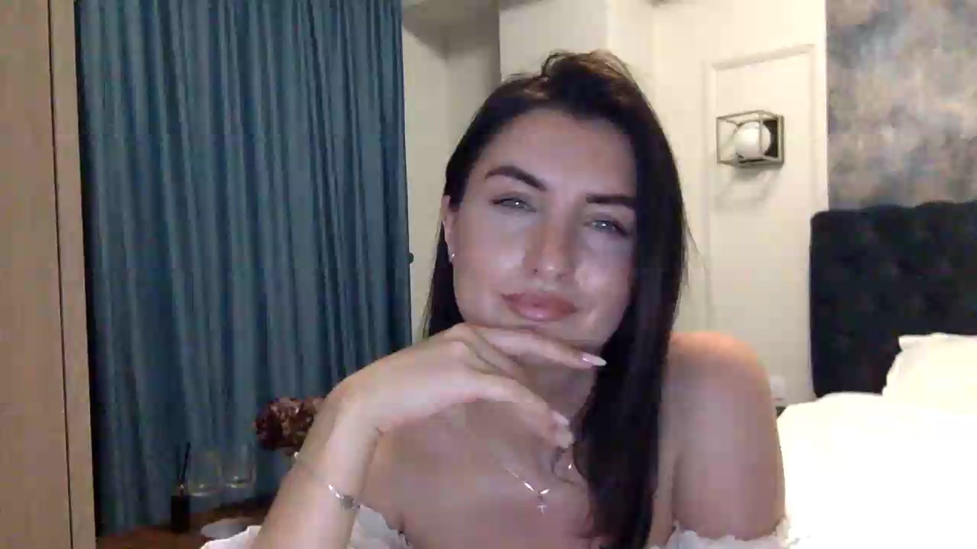 Gallery image thumbnail from EmilysBack's myfreecams stream on, 08/30/2026, 21:27 image 17 of 20