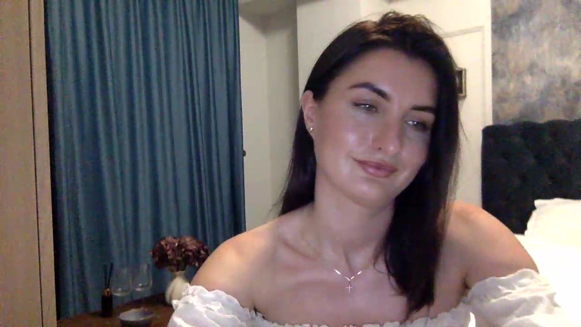 Gallery image thumbnail from EmilysBack's myfreecams stream on, 08/30/2026, 21:27 image 14 of 20
