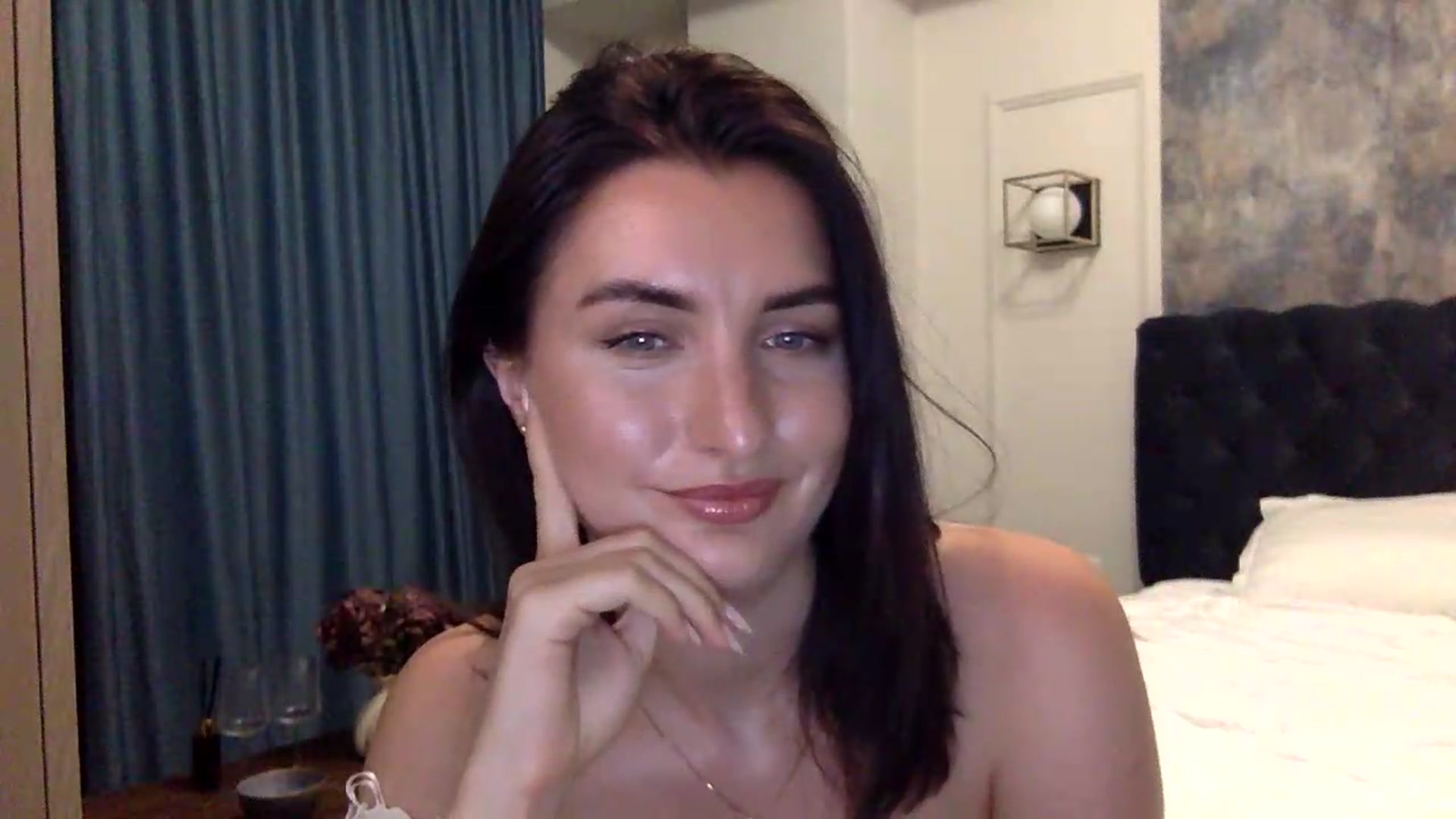 Gallery image thumbnail from EmilysBack's myfreecams stream on, 08/30/2026, 21:59 image 6 of 20