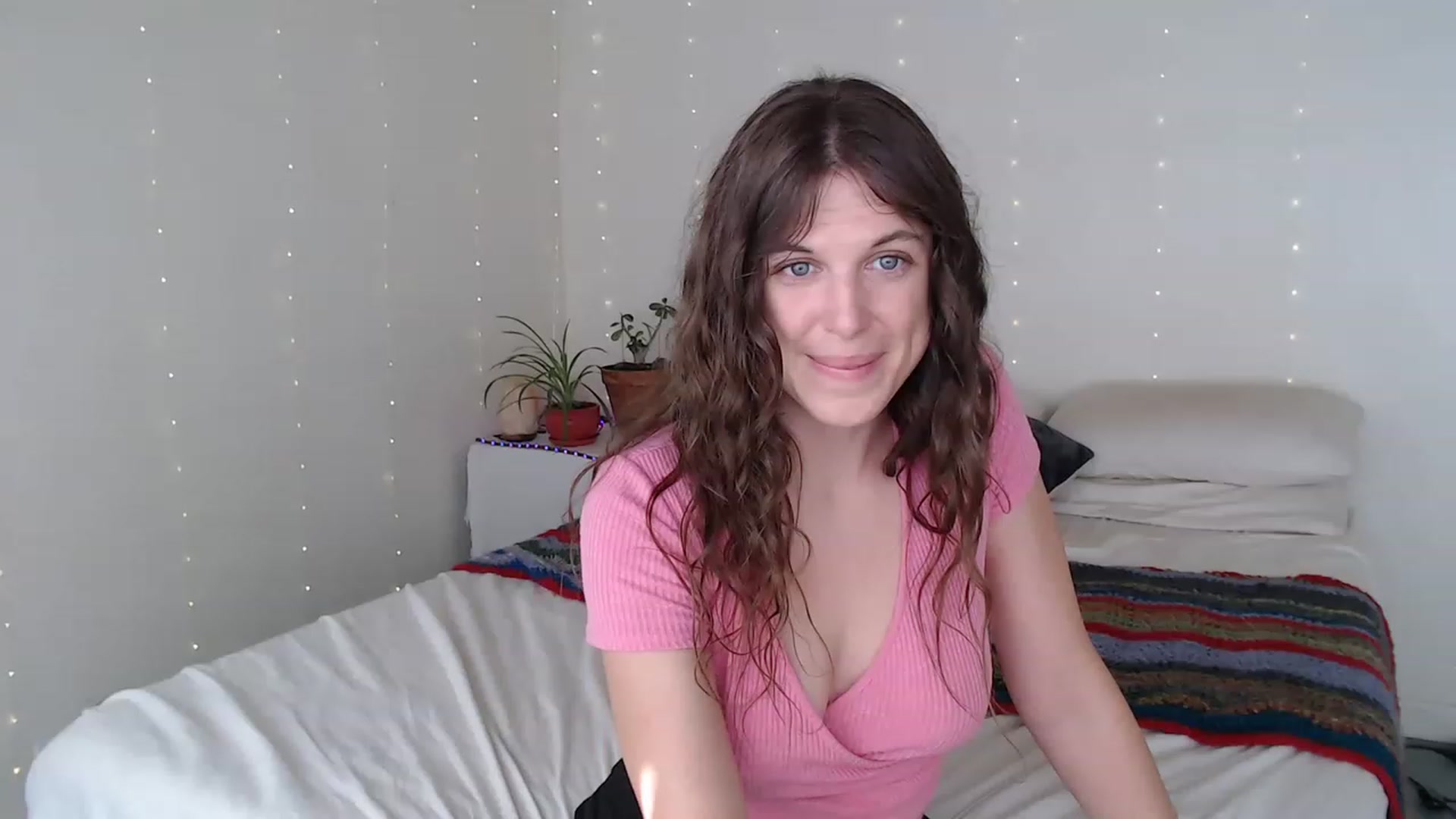 Gallery image thumbnail from Emilysworld's myfreecams stream on, 11/14/2022, 22:00 image 1 of 20