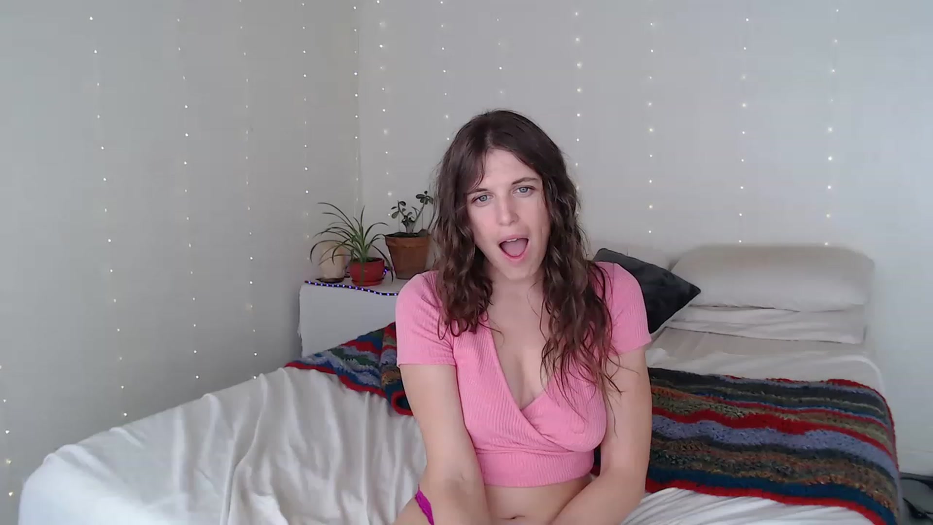 Gallery image thumbnail from Emilysworld's myfreecams stream on, 11/14/2022, 22:00 image 13 of 20