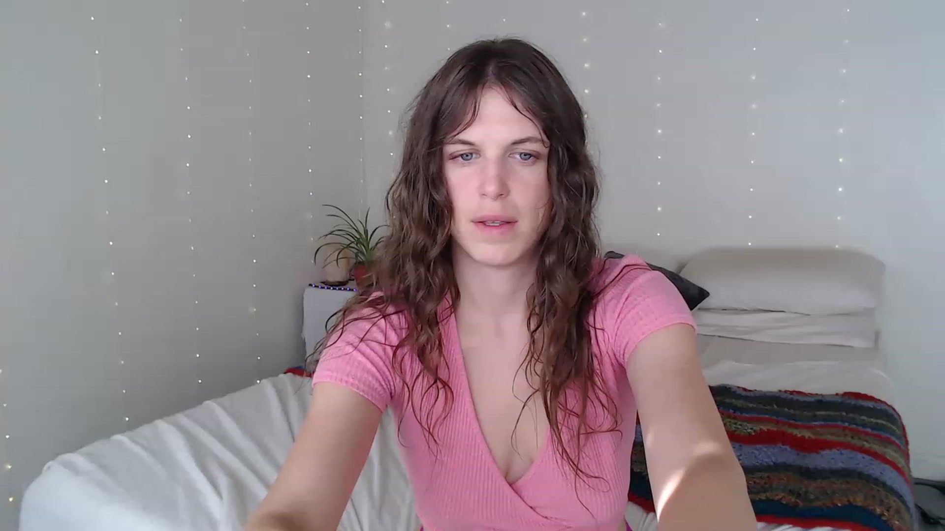 Gallery image thumbnail from Emilysworld's myfreecams stream on, 11/14/2022, 22:00 image 17 of 20