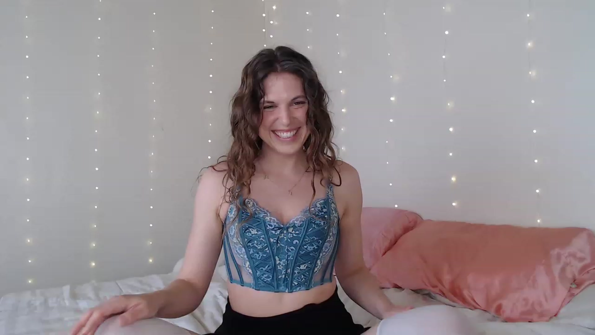 Gallery image thumbnail from Emilysworld's myfreecams stream on, 03/30/2023, 23:28 image 13 of 20