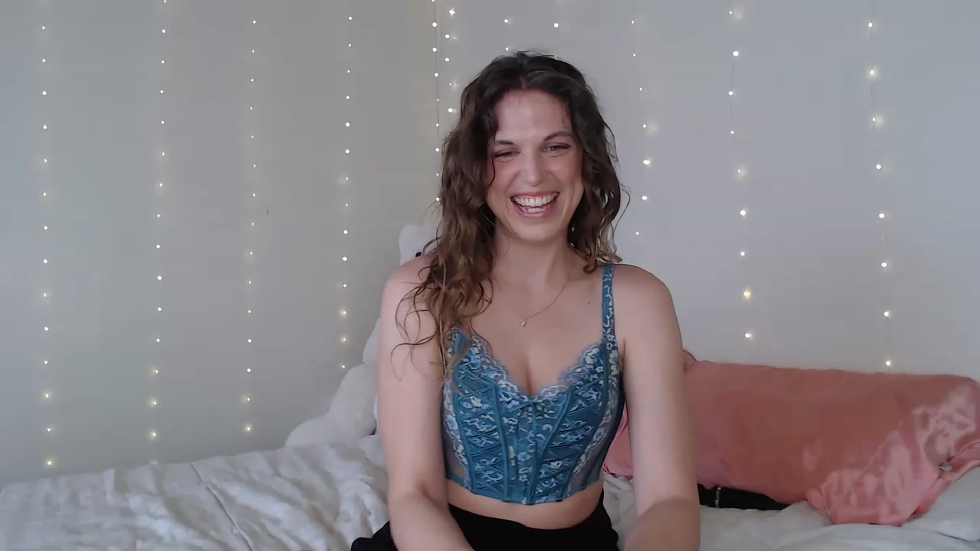 Gallery image thumbnail from Emilysworld's myfreecams stream on, 03/30/2023, 23:28 image 17 of 20