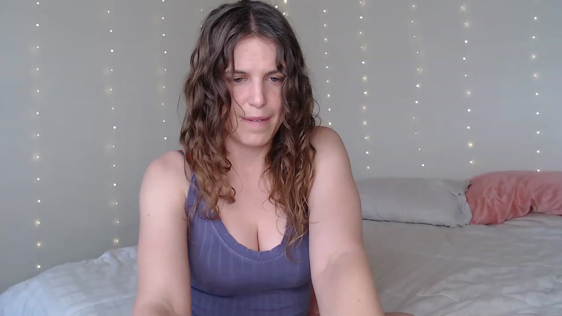 Gallery image thumbnail from Emilysworld's myfreecams stream on, 04/12/2023, 23:34 image 9 of 20