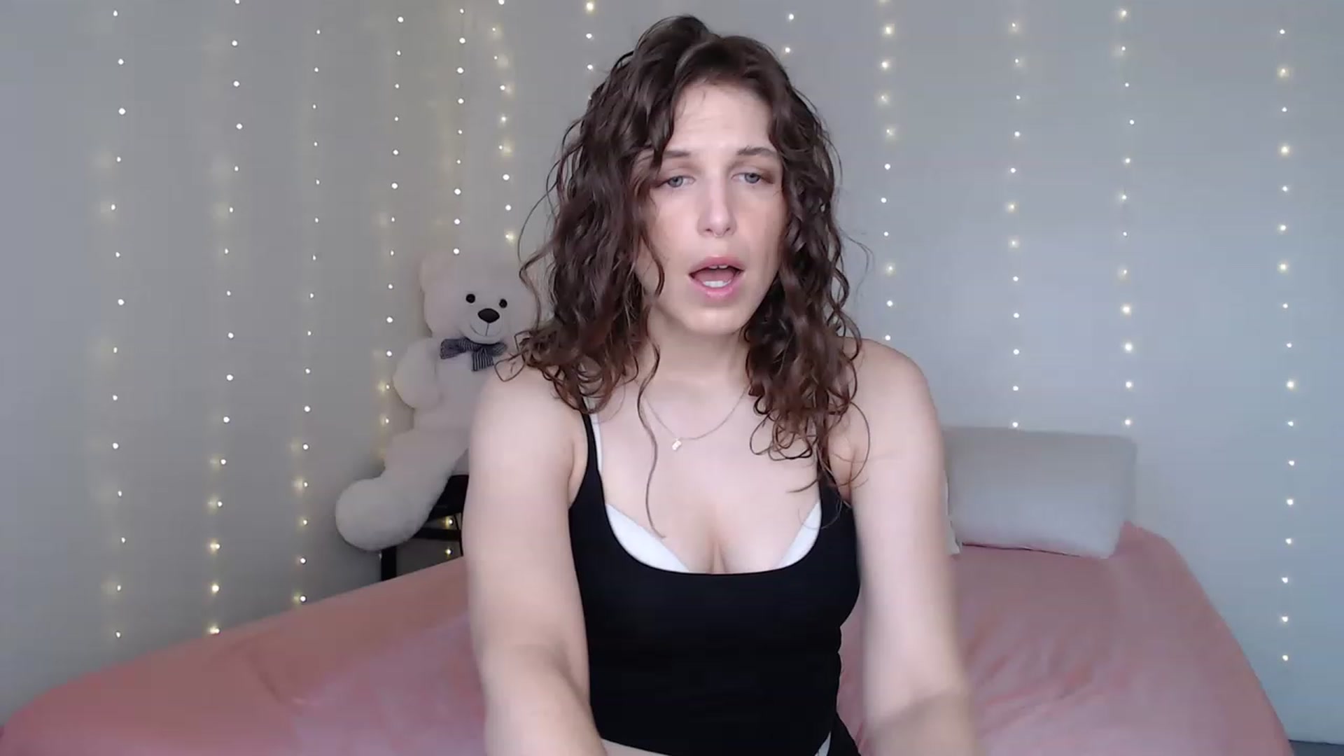 Gallery image thumbnail from Emilysworld's myfreecams stream on, 04/27/2023, 24:01 image 3 of 20