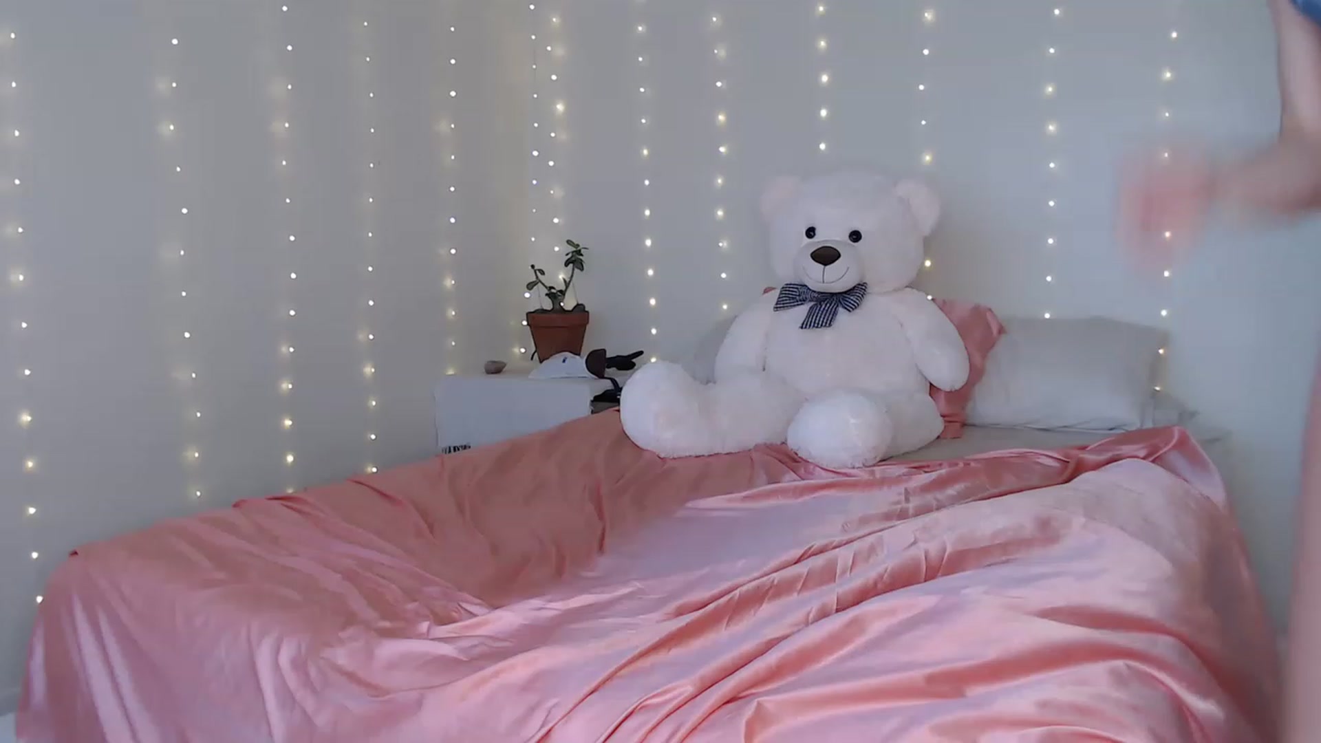 Gallery image thumbnail from Emilysworld's myfreecams stream on, 05/09/2023, 01:48 image 5 of 20