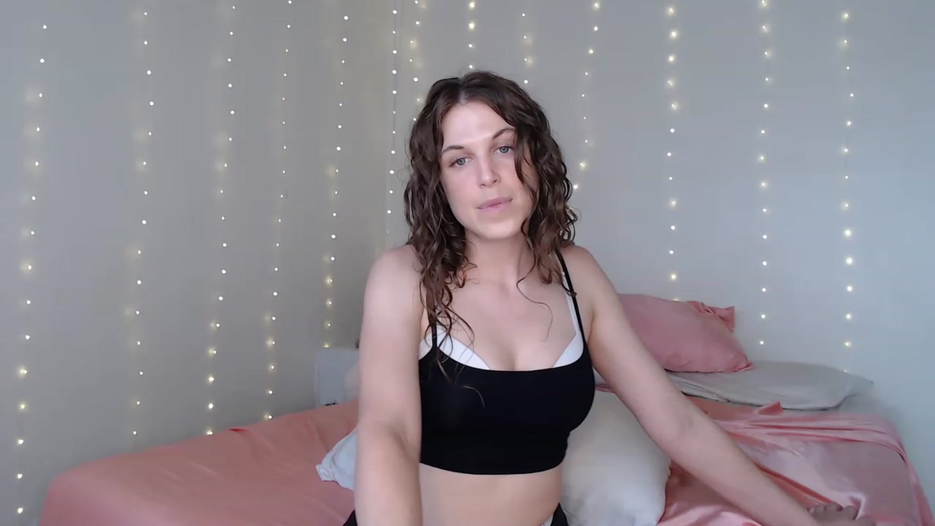 Gallery image thumbnail from Emilysworld's myfreecams stream on, 05/12/2023, 24:43 image 9 of 20