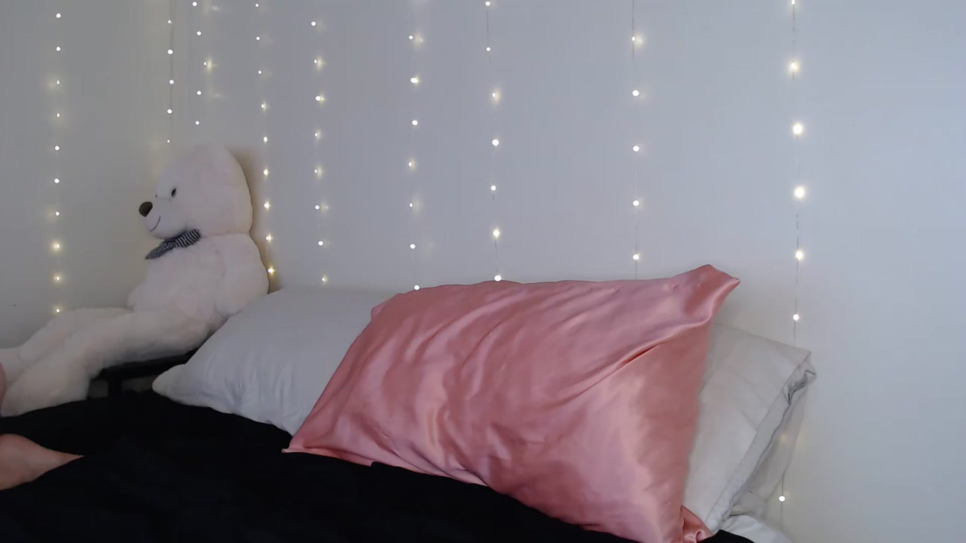 Gallery image thumbnail from Emilysworld's myfreecams stream on, 05/22/2023, 18:14 image 2 of 20