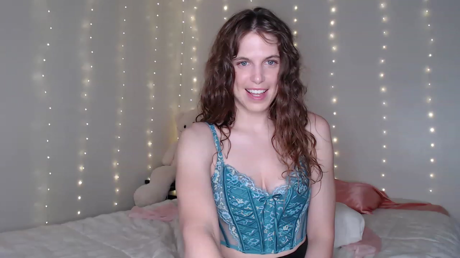 Gallery image thumbnail from Emilysworld's myfreecams stream on, 06/01/2023, 02:29 image 20 of 20