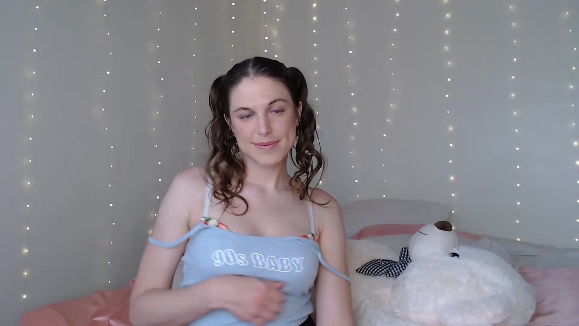Gallery image thumbnail from Emilysworld's myfreecams stream on, 06/06/2023, 24:24 image 16 of 20
