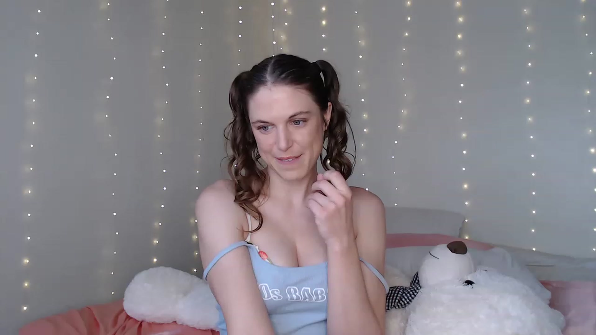Gallery image thumbnail from Emilysworld's myfreecams stream on, 06/06/2023, 24:44 image 16 of 20