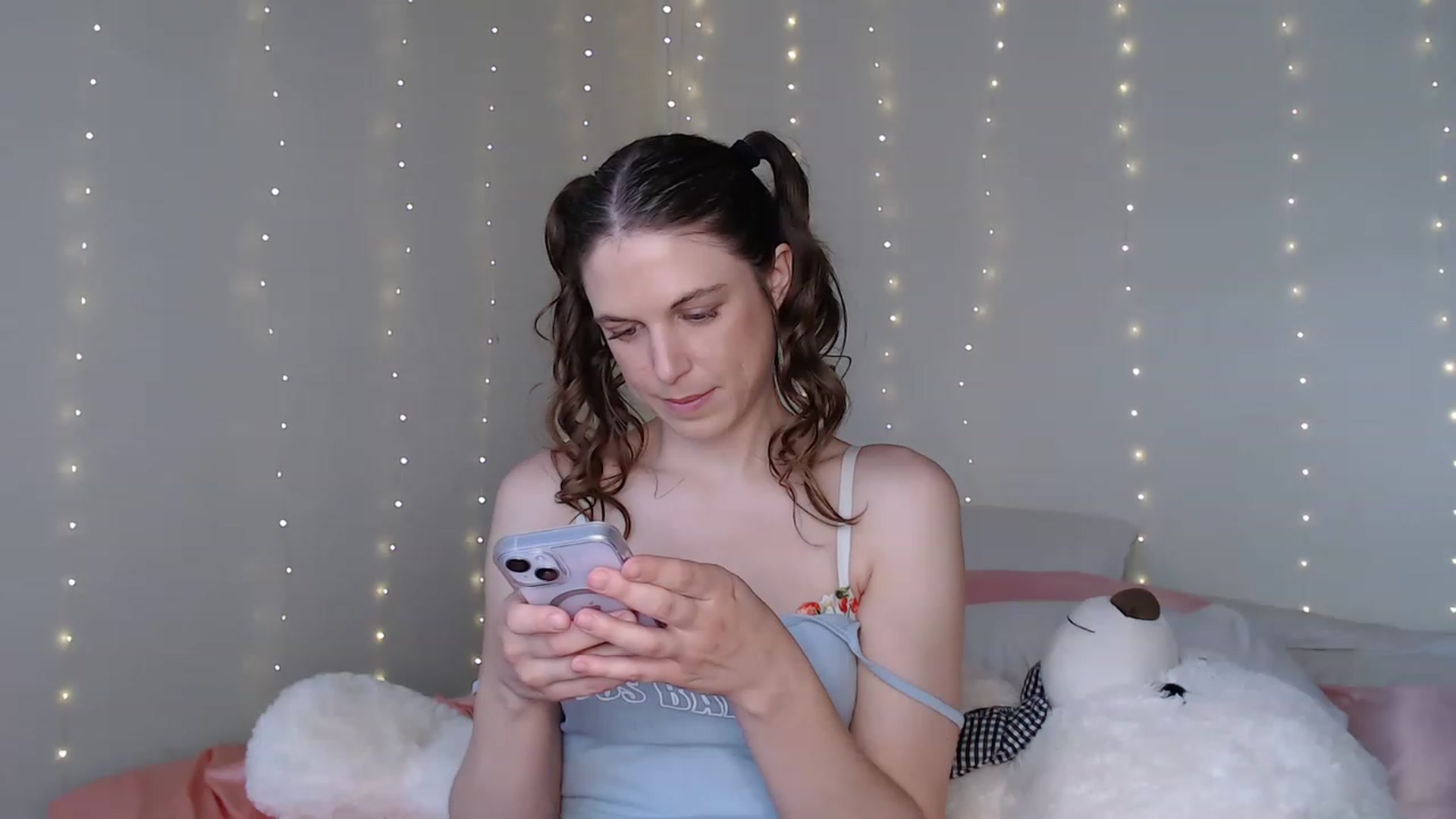 Gallery image thumbnail from Emilysworld's myfreecams stream on, 06/06/2023, 24:44 image 6 of 20