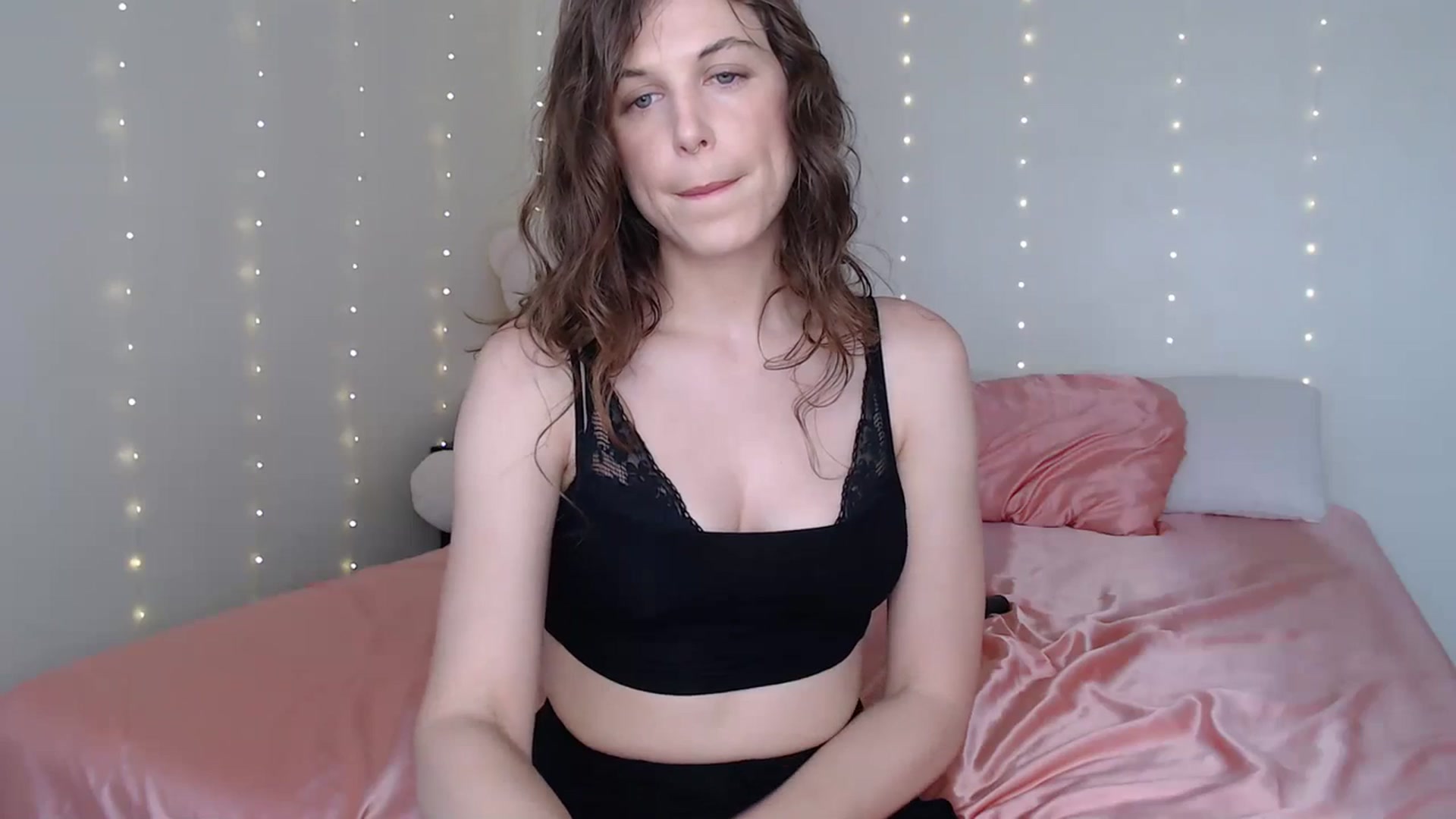 Gallery image thumbnail from Emilysworld's myfreecams stream on, 06/16/2023, 01:06 image 2 of 20