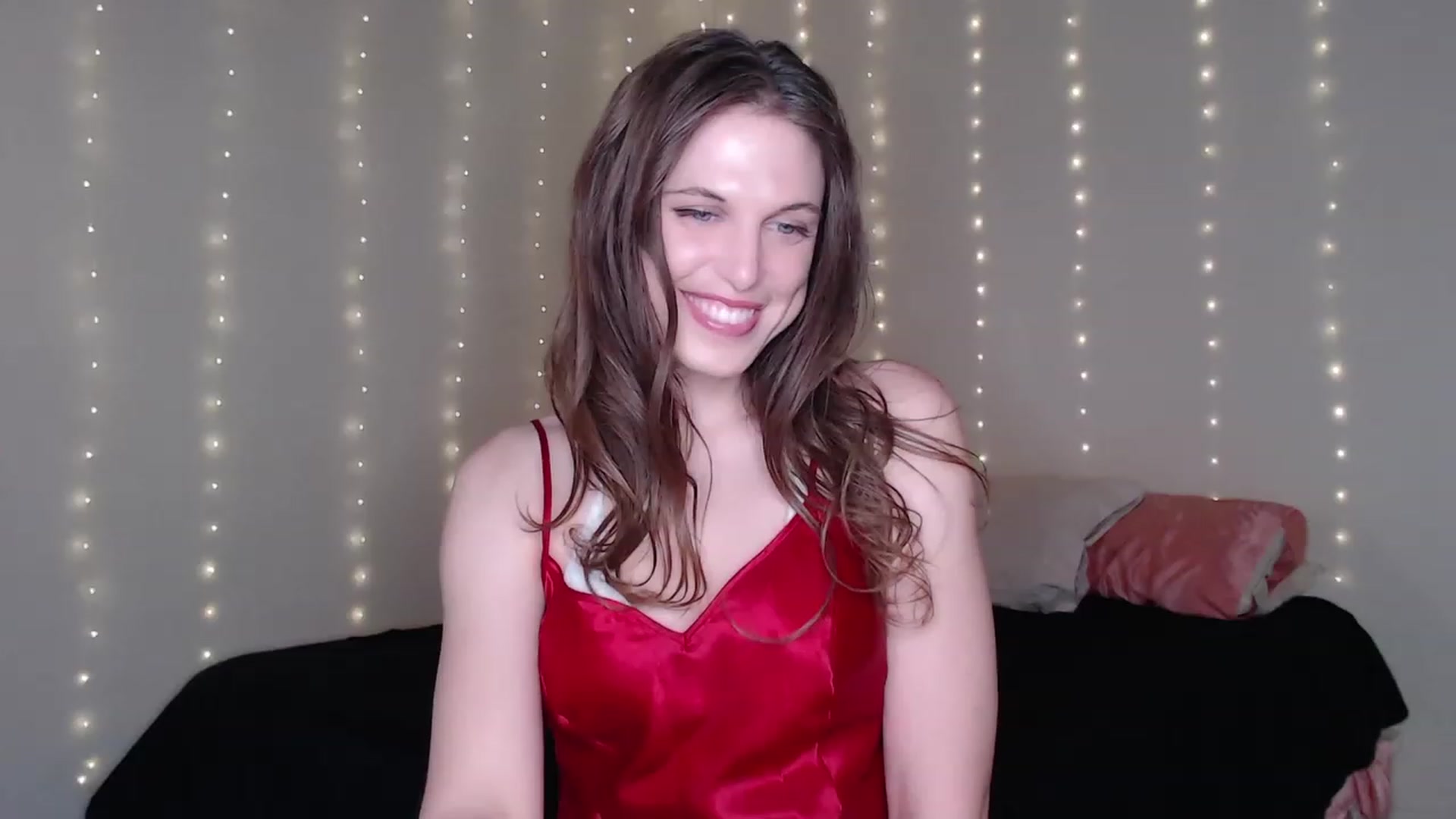 Gallery image thumbnail from Emilysworld's myfreecams stream on, 07/01/2023, 02:38 image 3 of 20