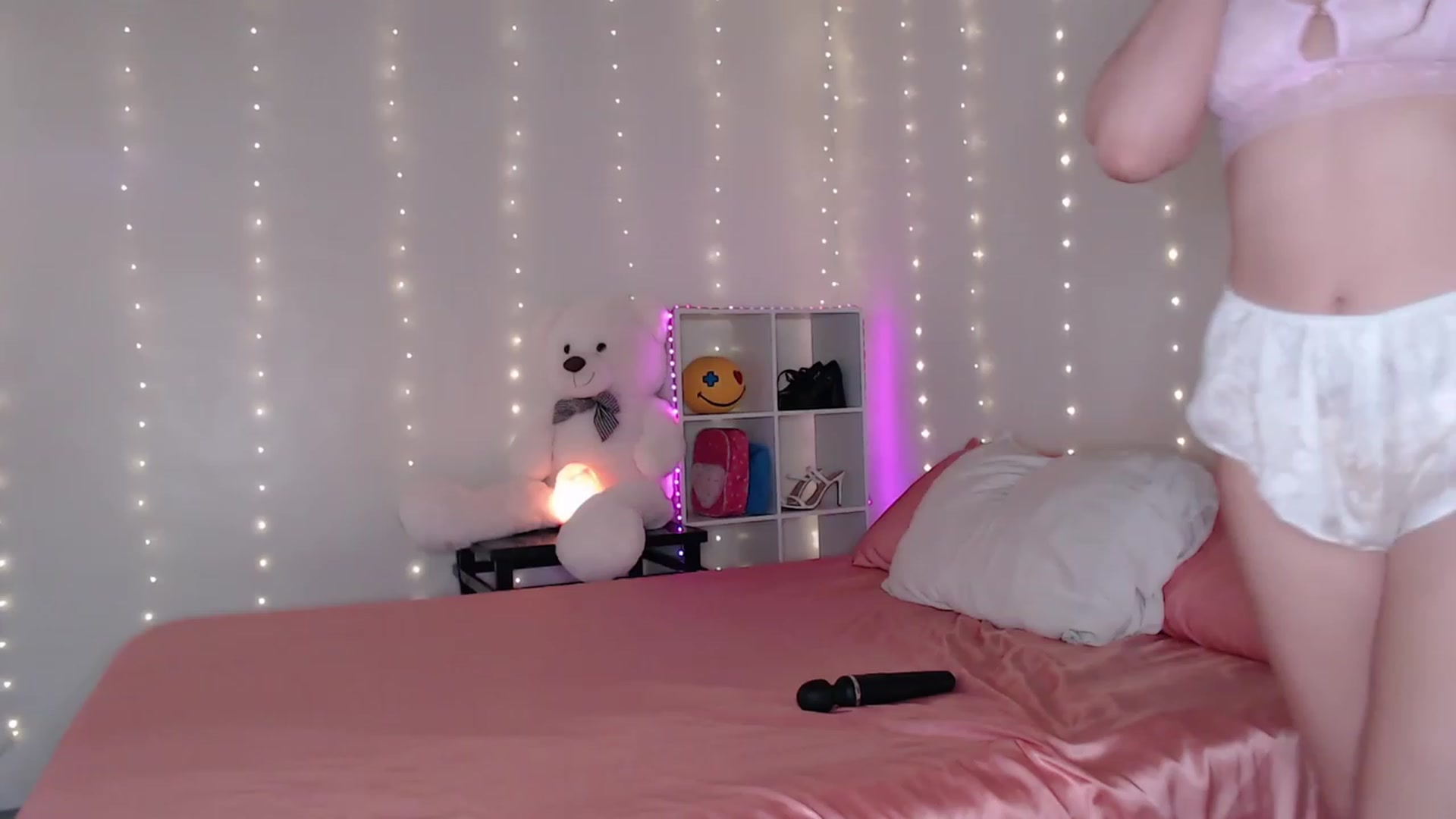 Gallery image thumbnail from Emilysworld's myfreecams stream on, 07/10/2023, 24:01 image 9 of 20
