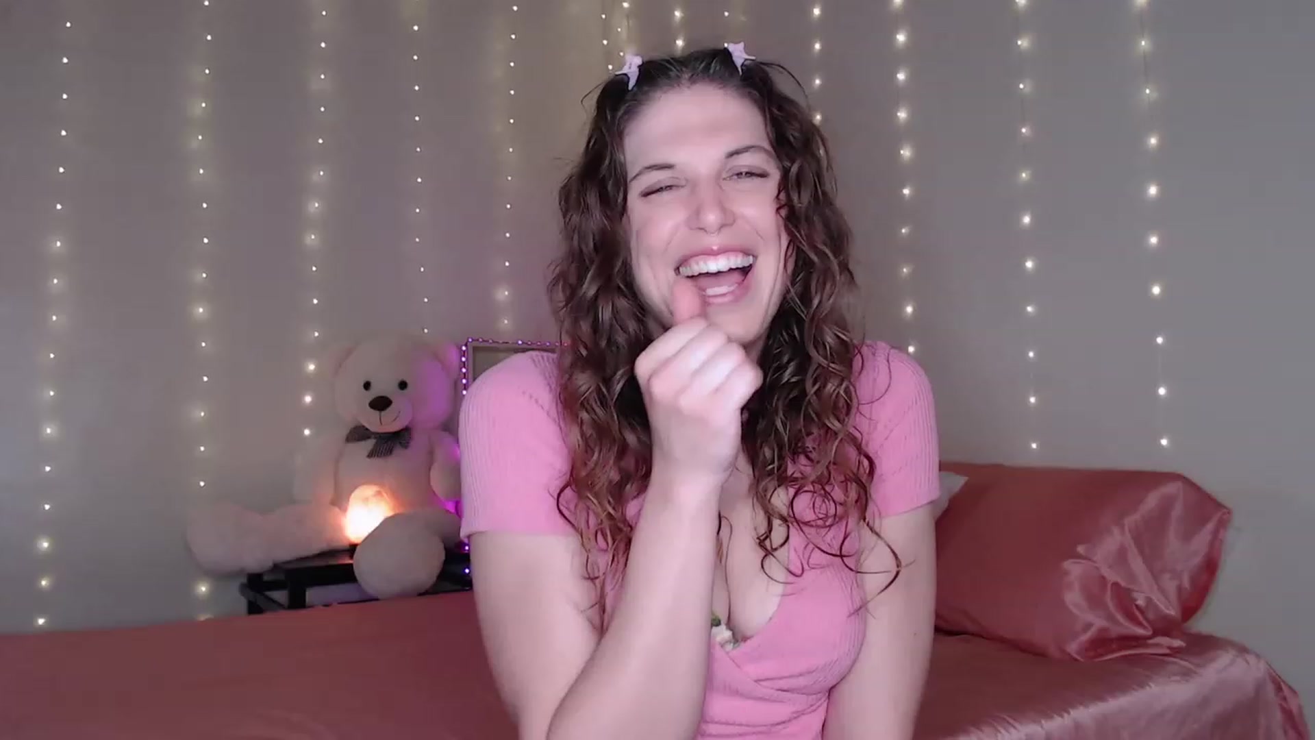 Gallery image thumbnail from Emilysworld's myfreecams stream on, 07/11/2023, 02:06 image 10 of 20
