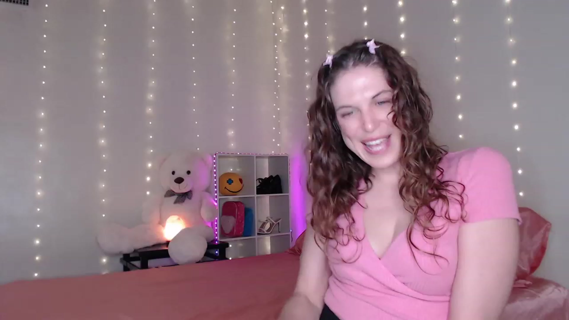 Gallery image thumbnail from Emilysworld's myfreecams stream on, 07/11/2023, 02:06 image 14 of 20